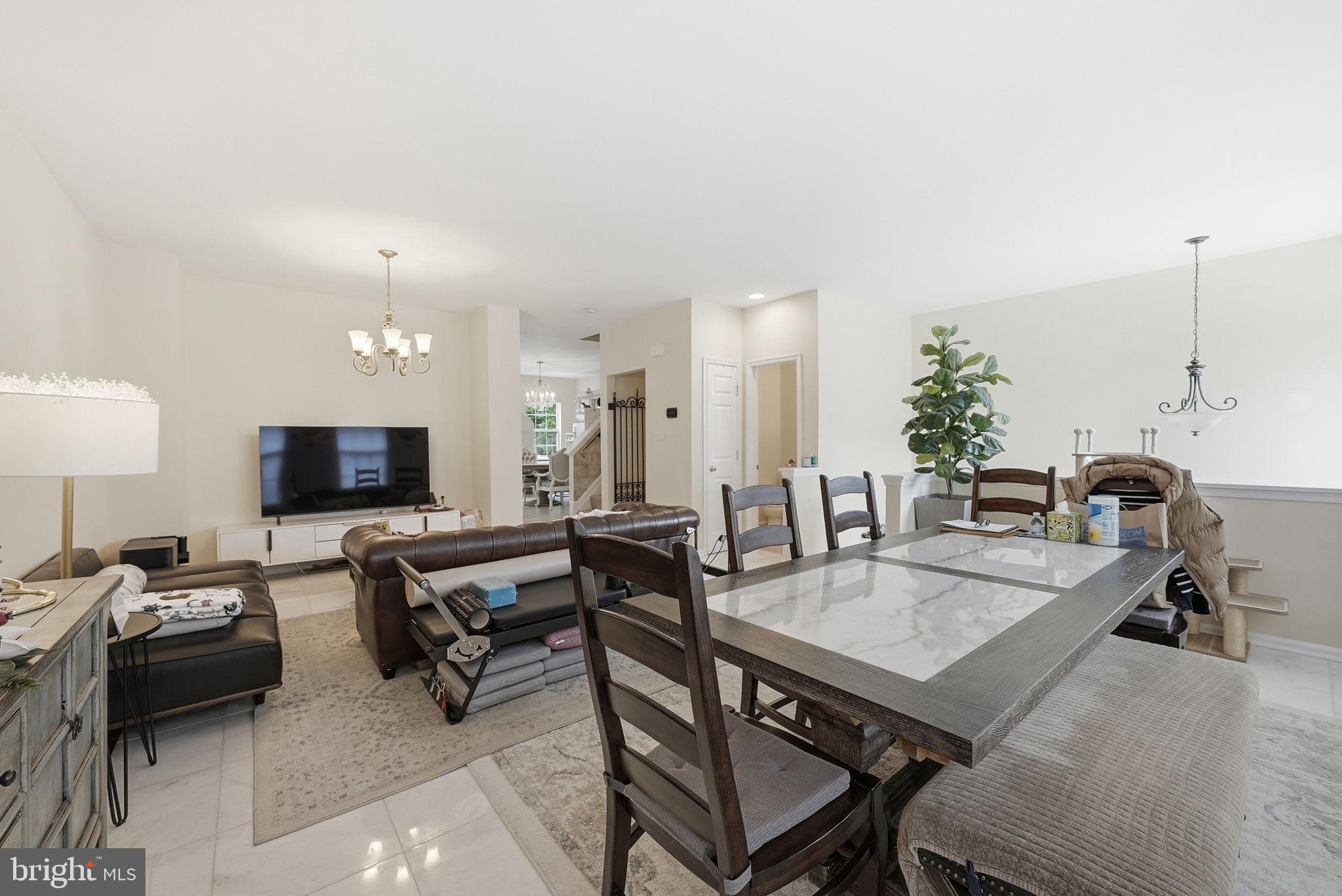 FAIR LAKES COURT - Residential