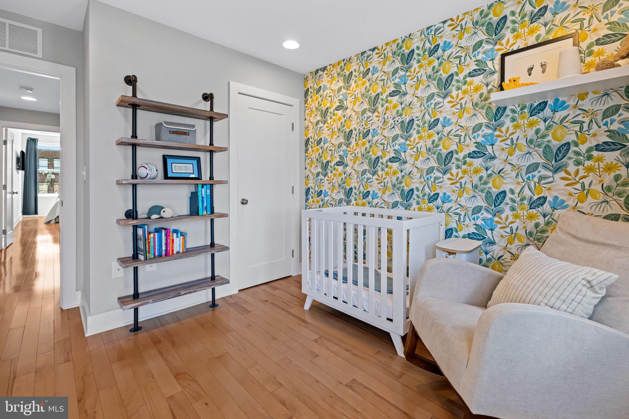 LOCUST POINT - Residential