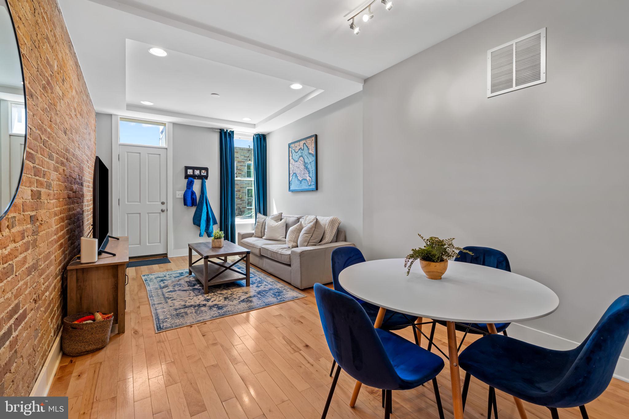 LOCUST POINT - Residential