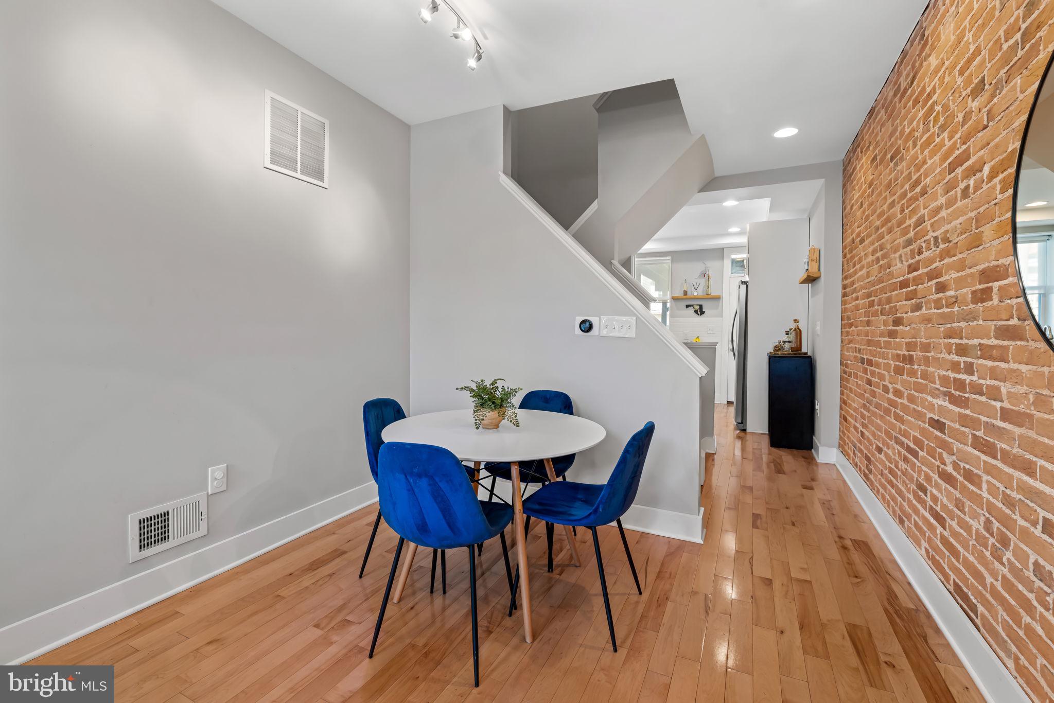 LOCUST POINT - Residential