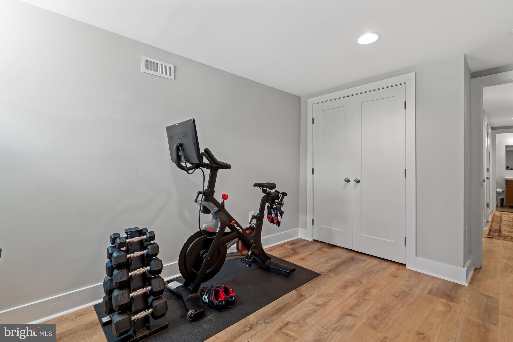 LOCUST POINT - Residential
