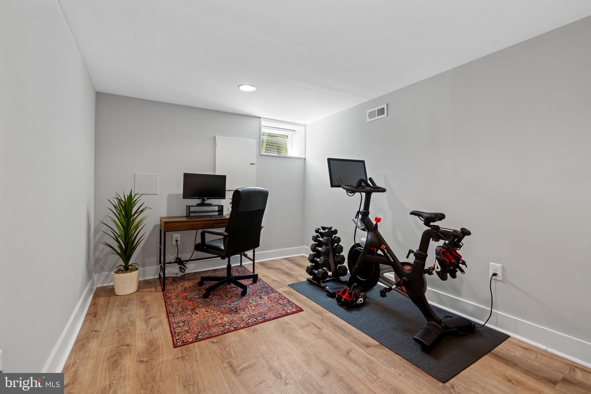 LOCUST POINT - Residential