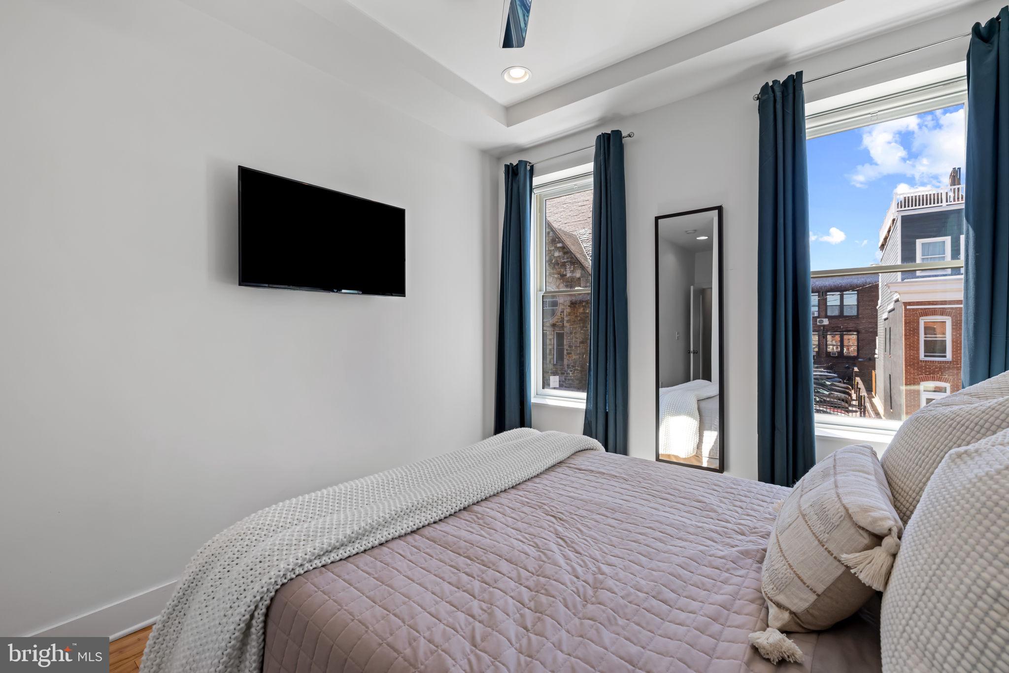 LOCUST POINT - Residential
