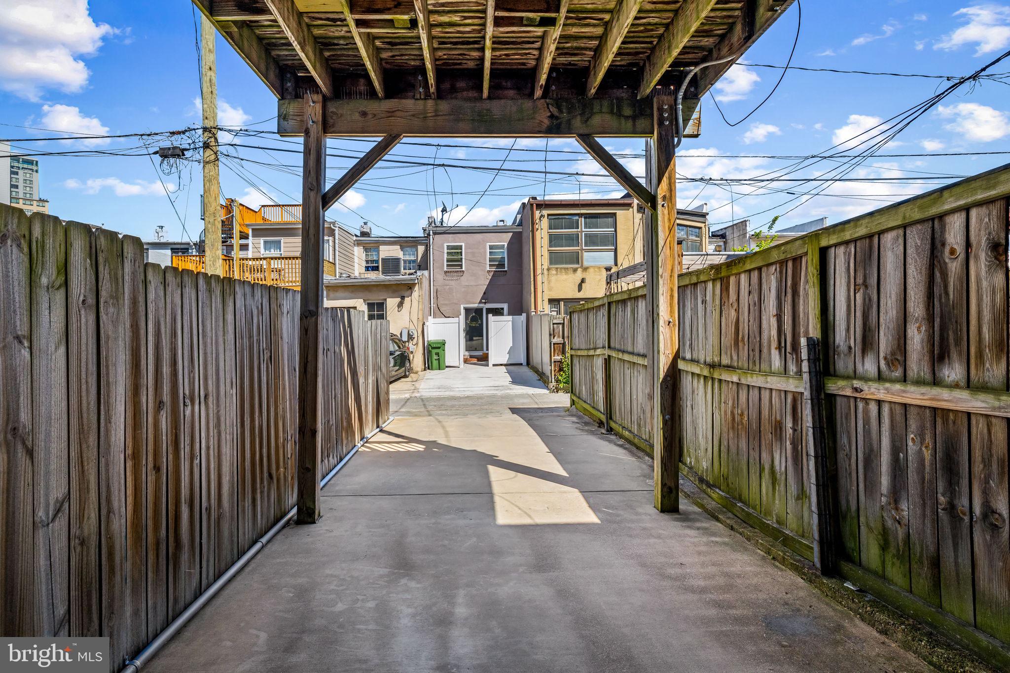 LOCUST POINT - Residential