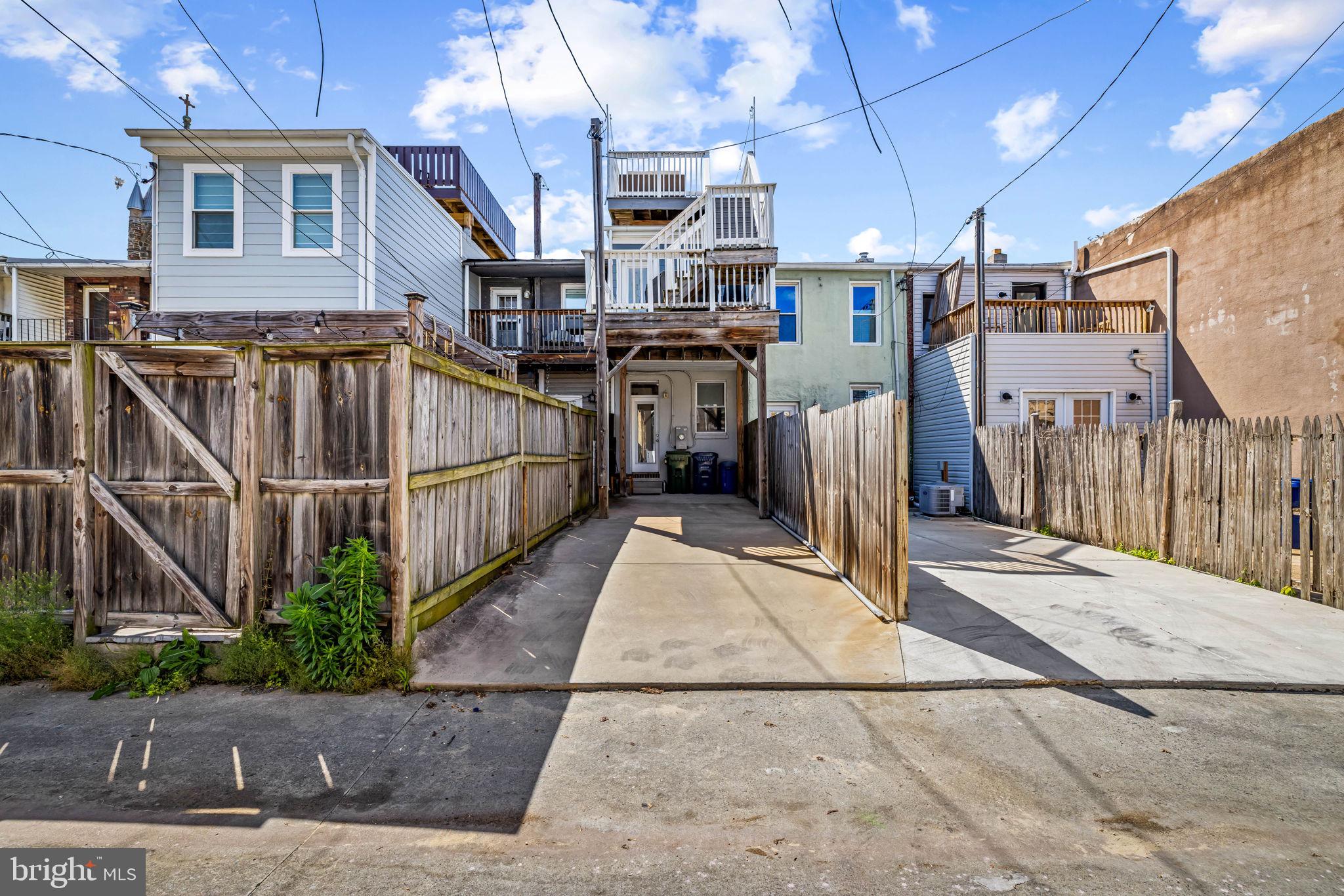 LOCUST POINT - Residential
