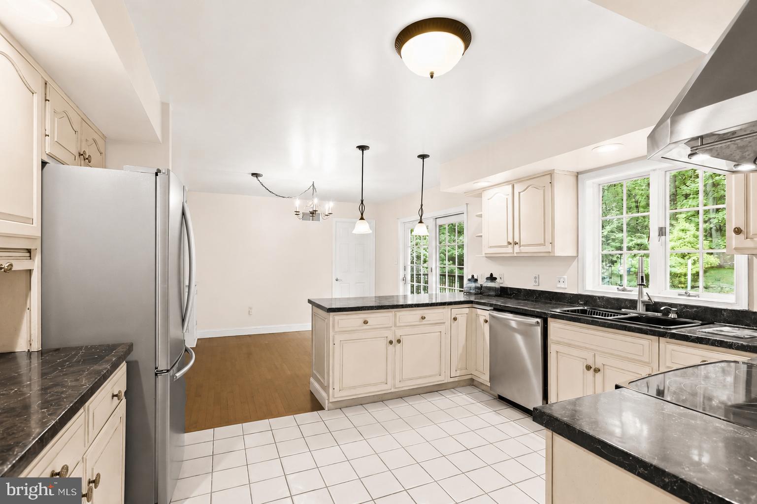 LONG GREEN MANOR - Residential