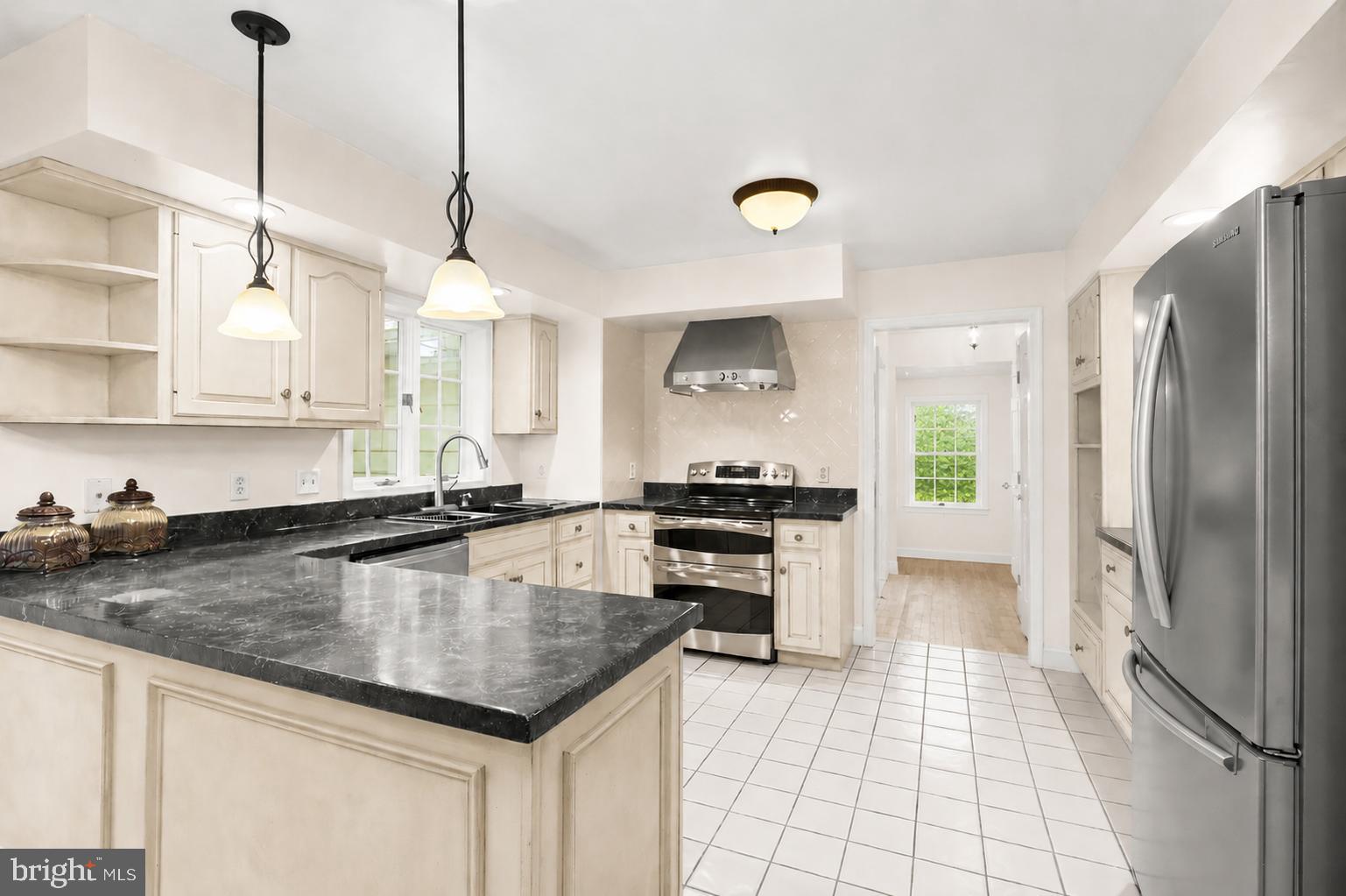 LONG GREEN MANOR - Residential