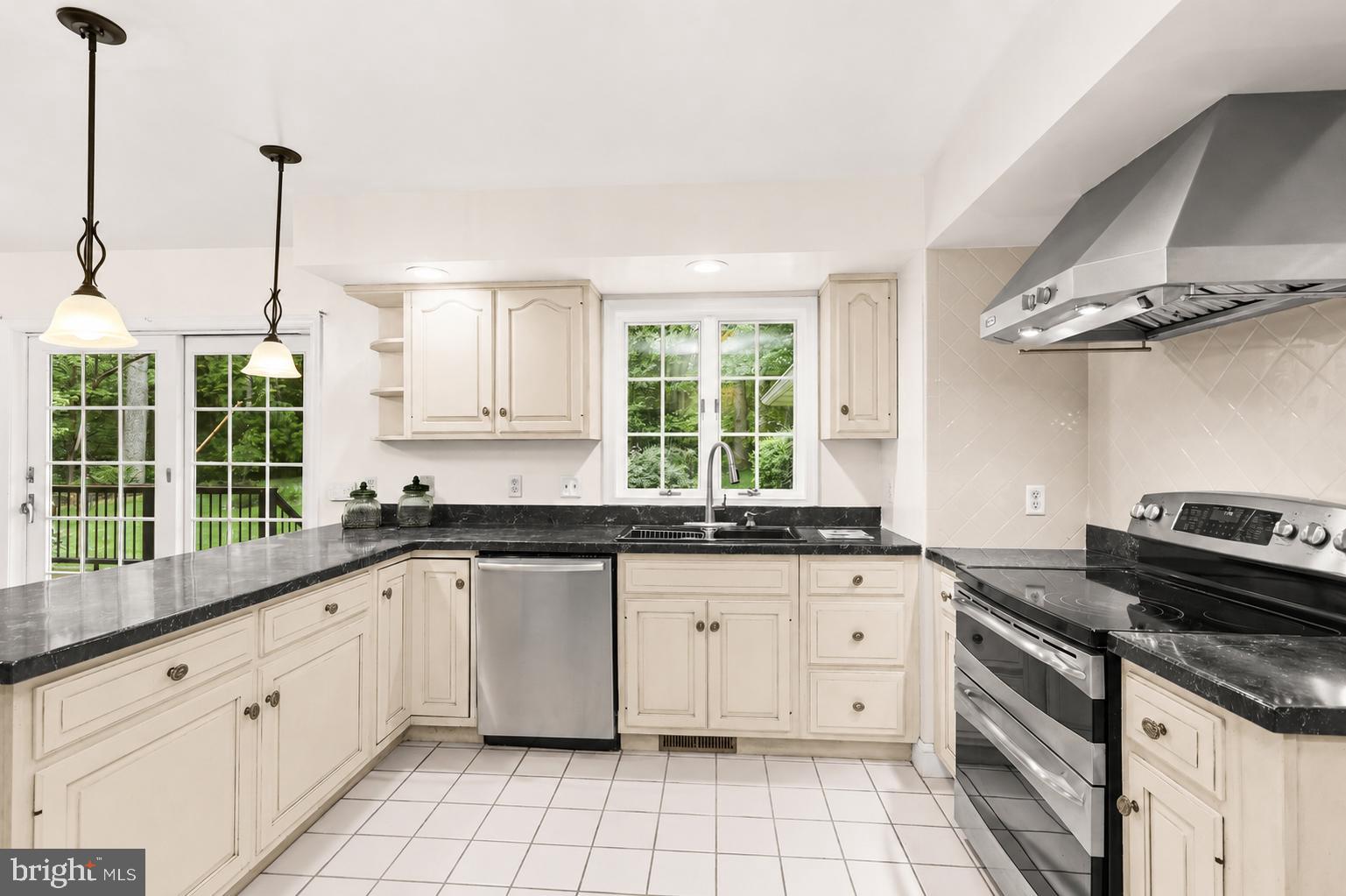 LONG GREEN MANOR - Residential
