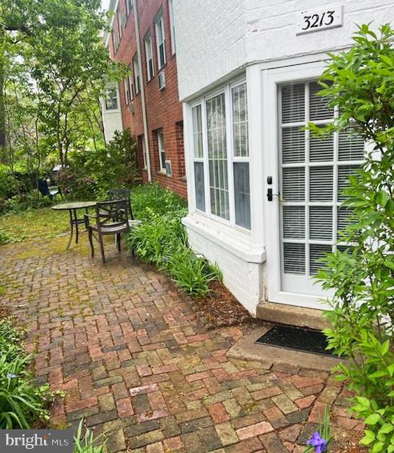 Large Outdoor Patio.  Lots of windows with fabulous light. Wood parquet flooring.  Washer/Dryer in unit.   One of the best units in Park Fairfax.  Only electricity to be paid in addition to rent. Pool, tennis courts, tot lots, gym, beautiful common grounds.
