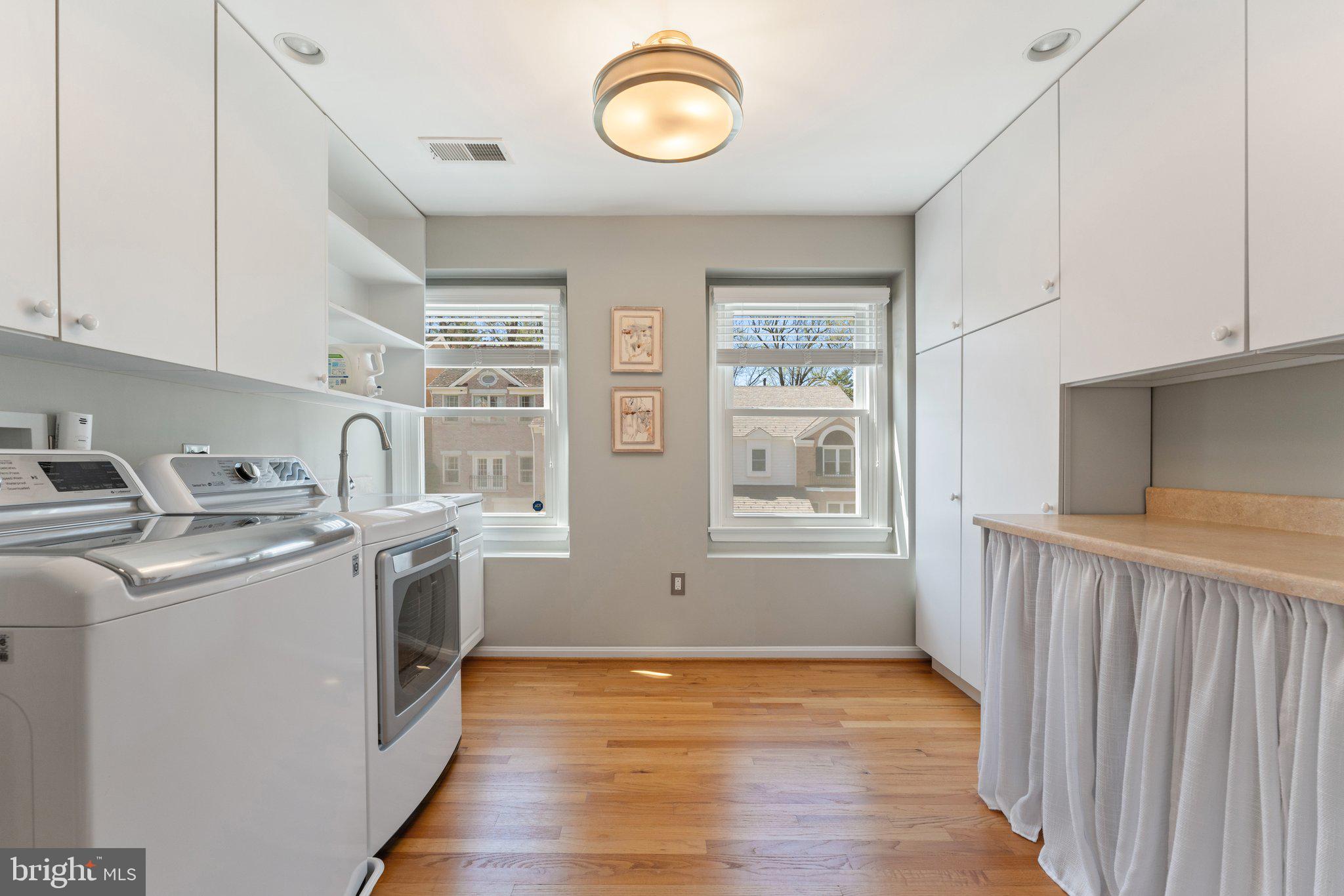 MC LEAN OAKS - Residential