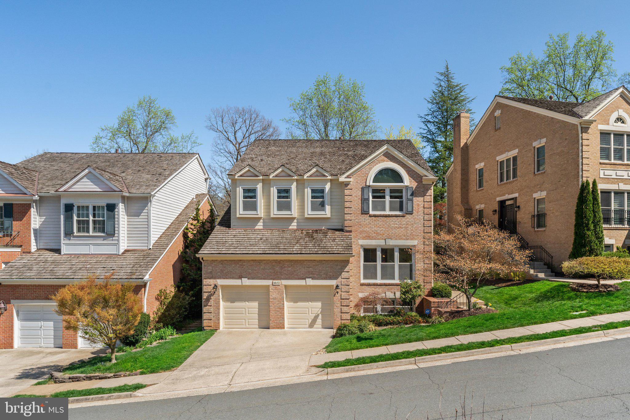 MC LEAN OAKS - Residential