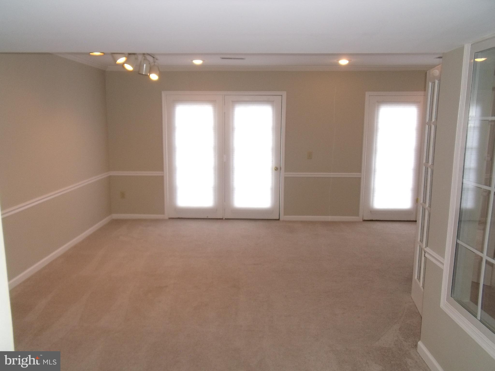 LOMBARD PINES - Residential