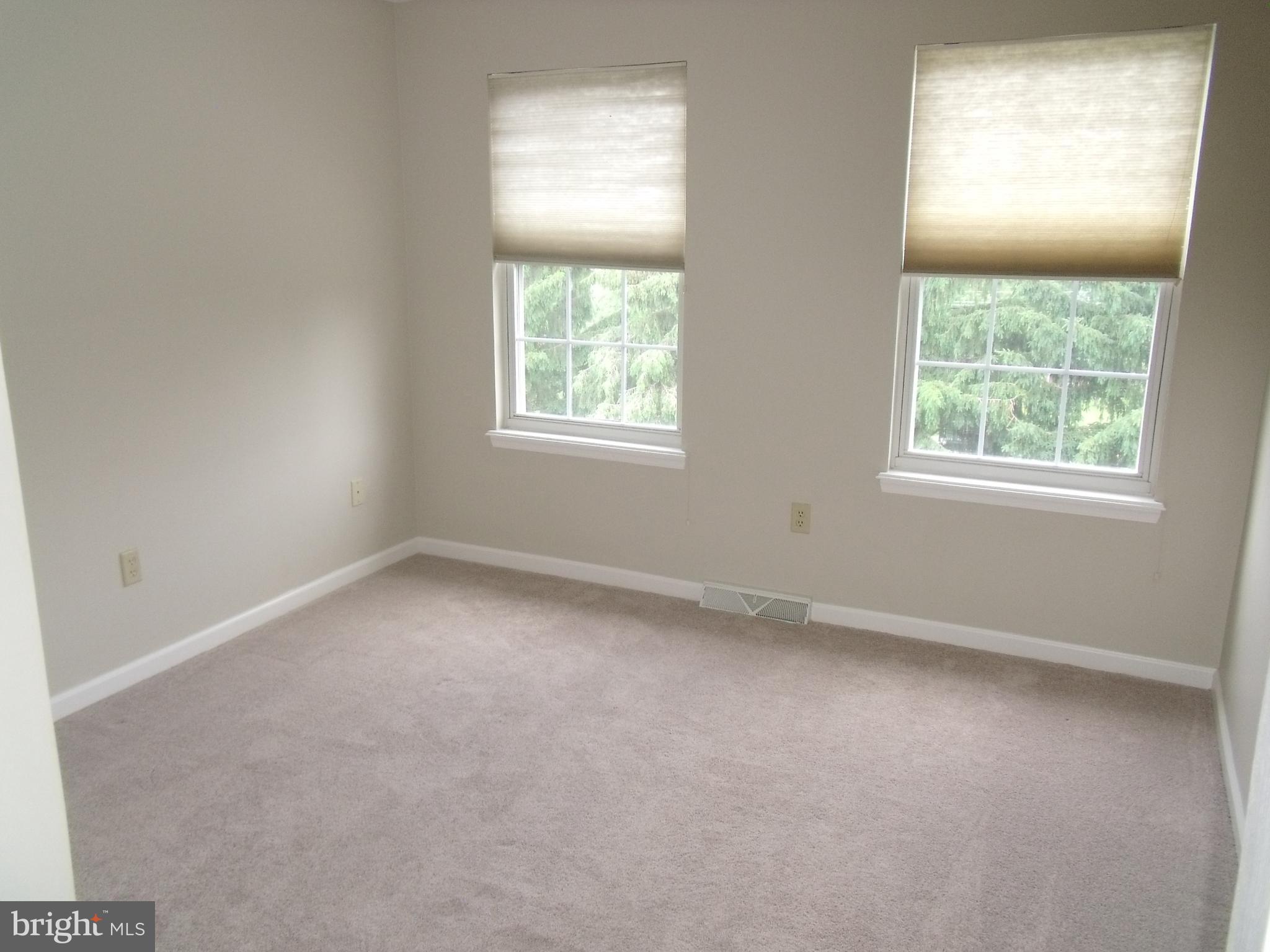 LOMBARD PINES - Residential