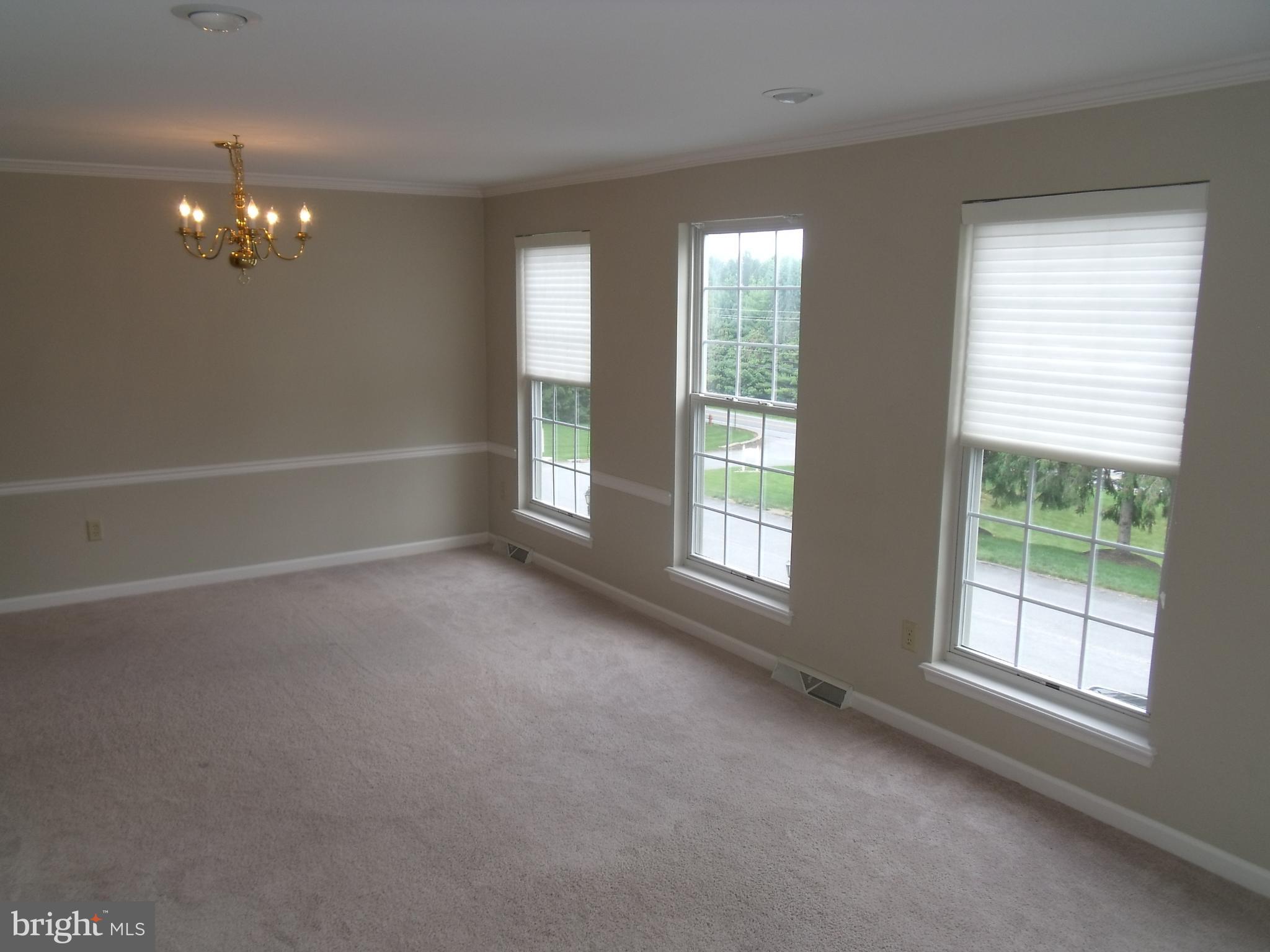 LOMBARD PINES - Residential