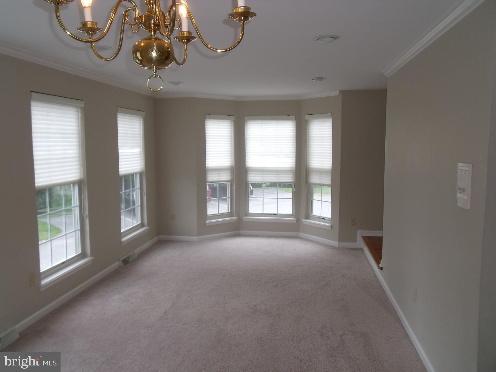 LOMBARD PINES - Residential