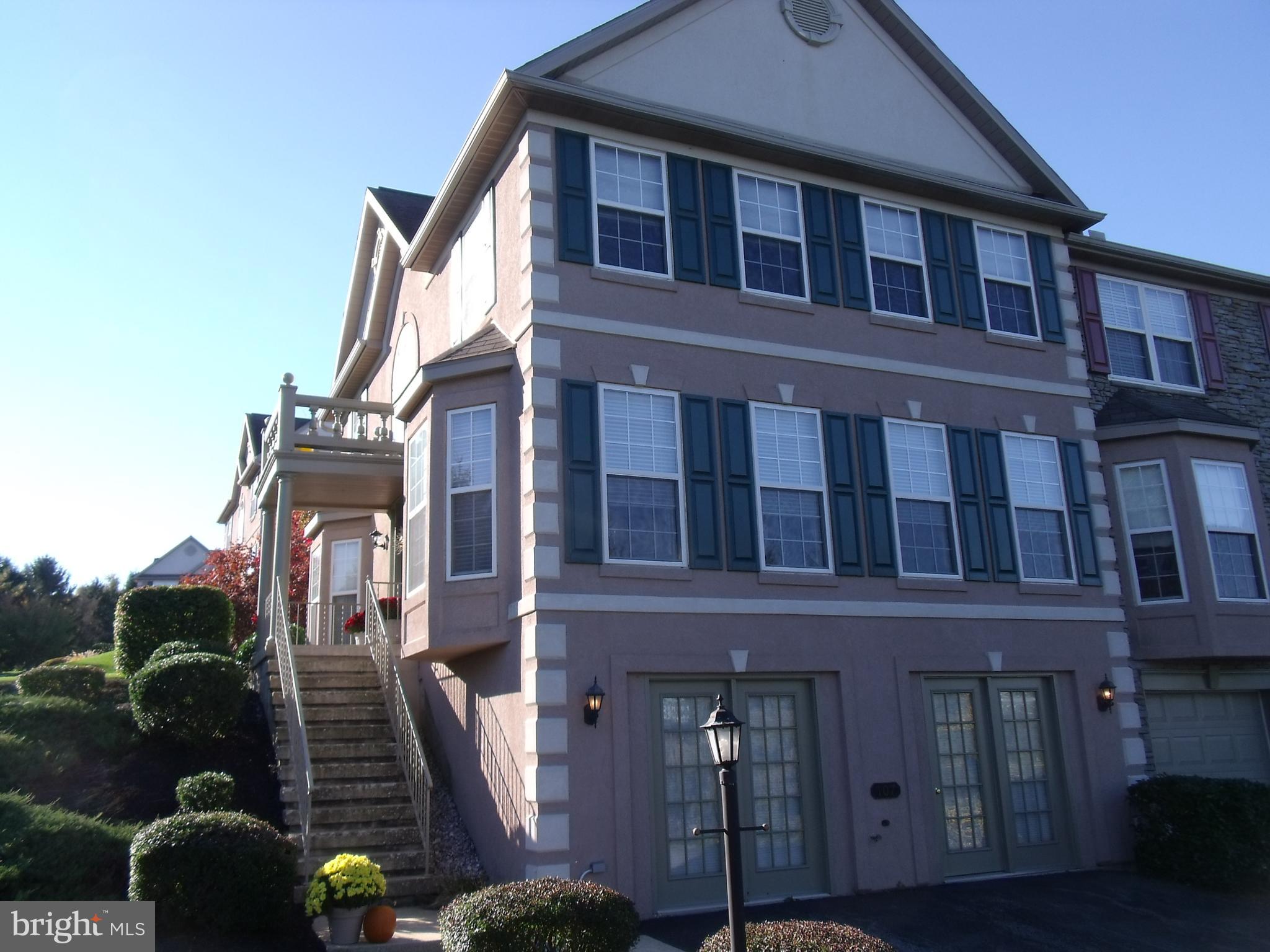 LOMBARD PINES - Residential