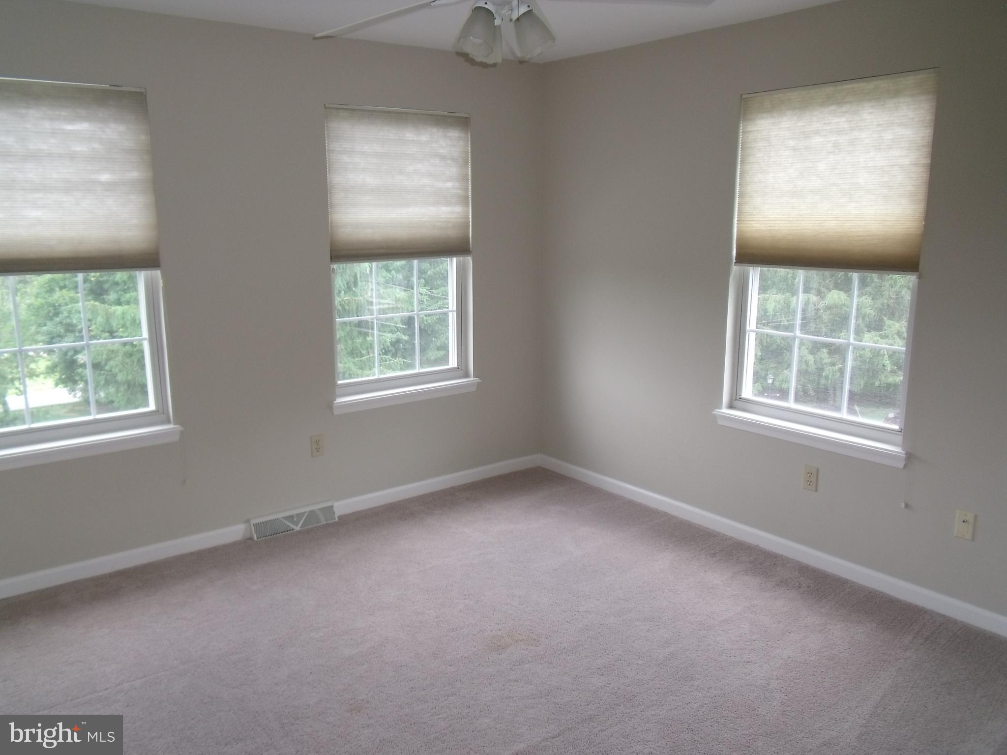 LOMBARD PINES - Residential