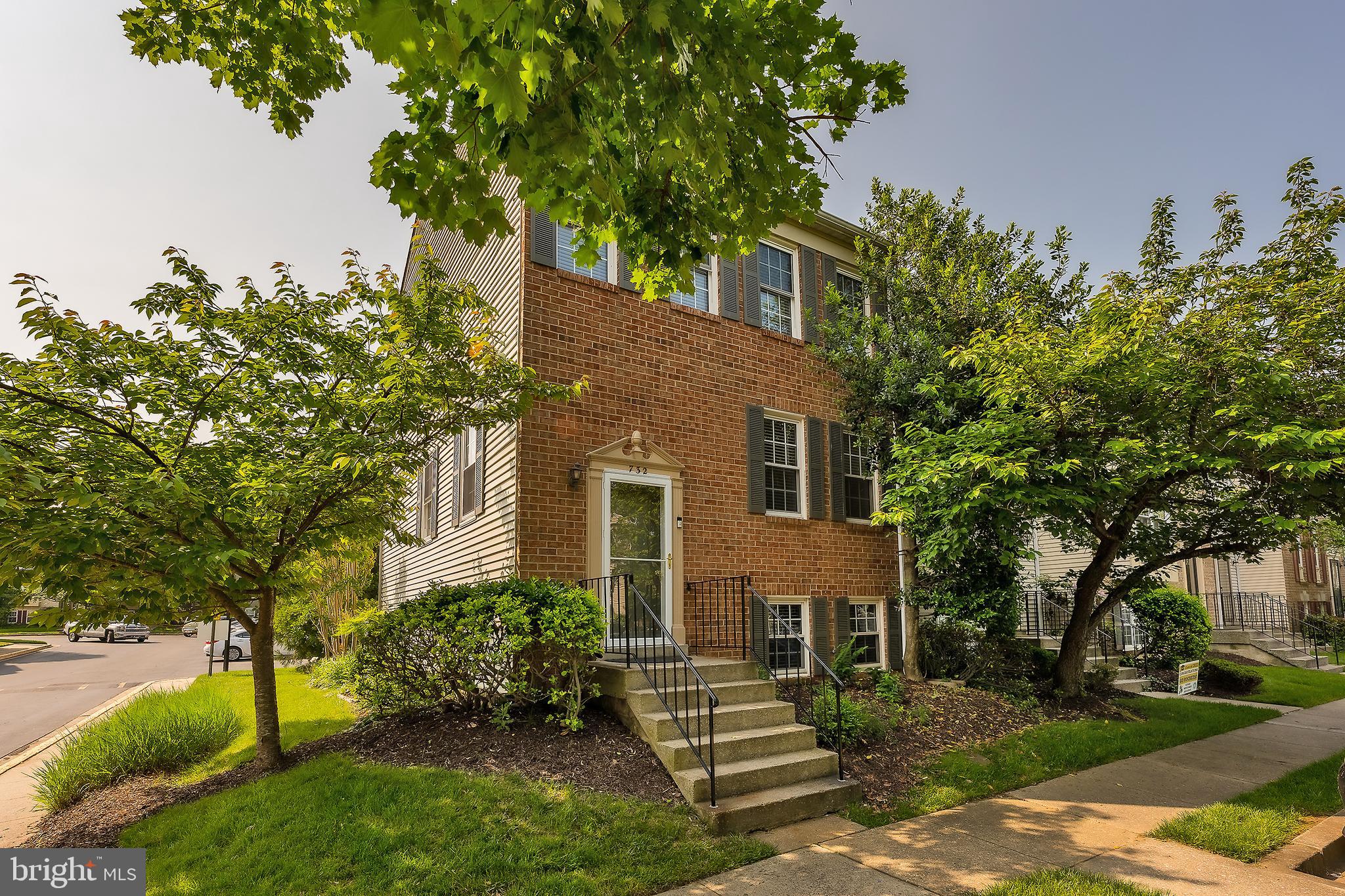 COLLEGE SQUARE - Residential Lease