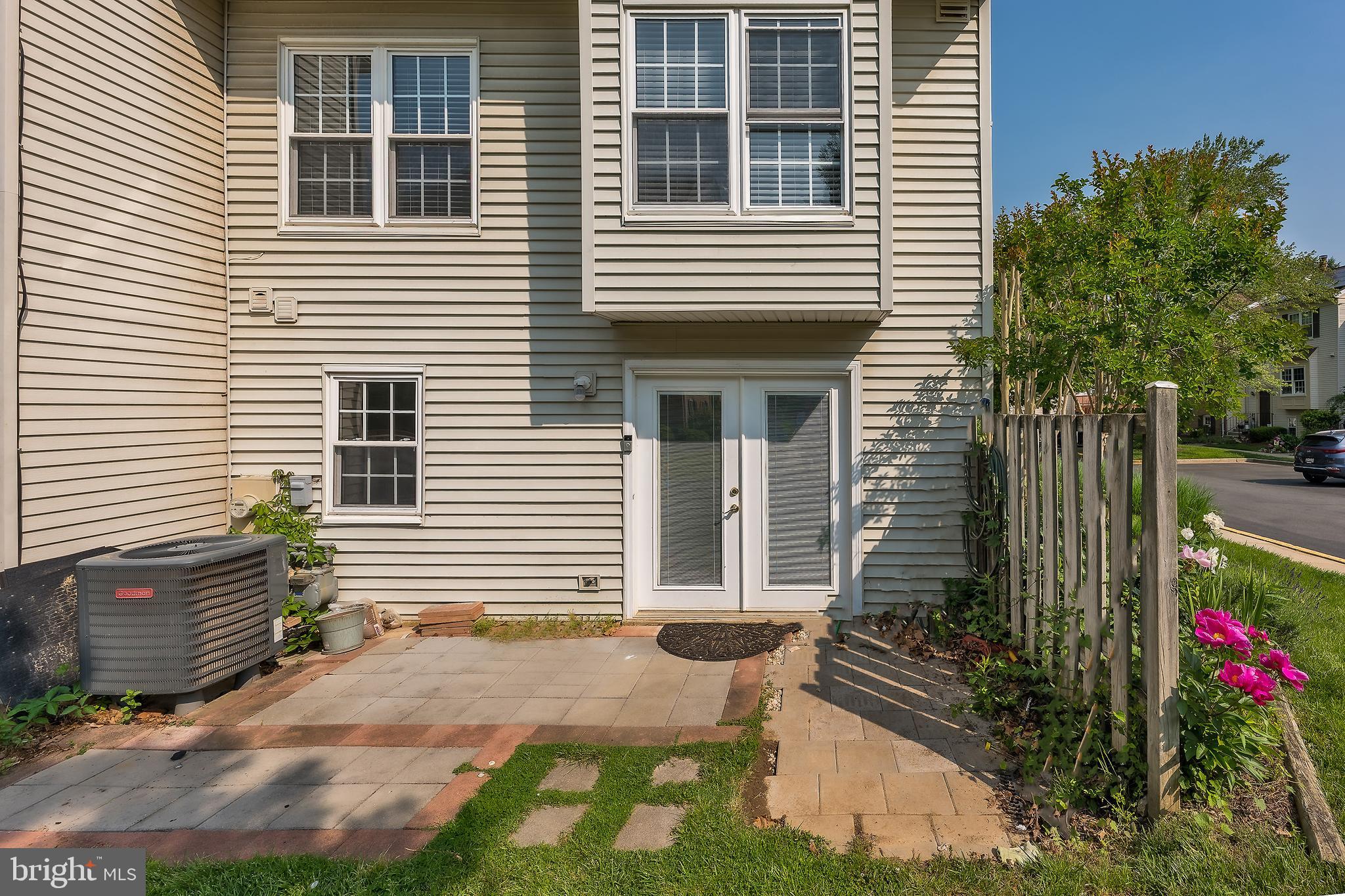 COLLEGE SQUARE - Residential Lease