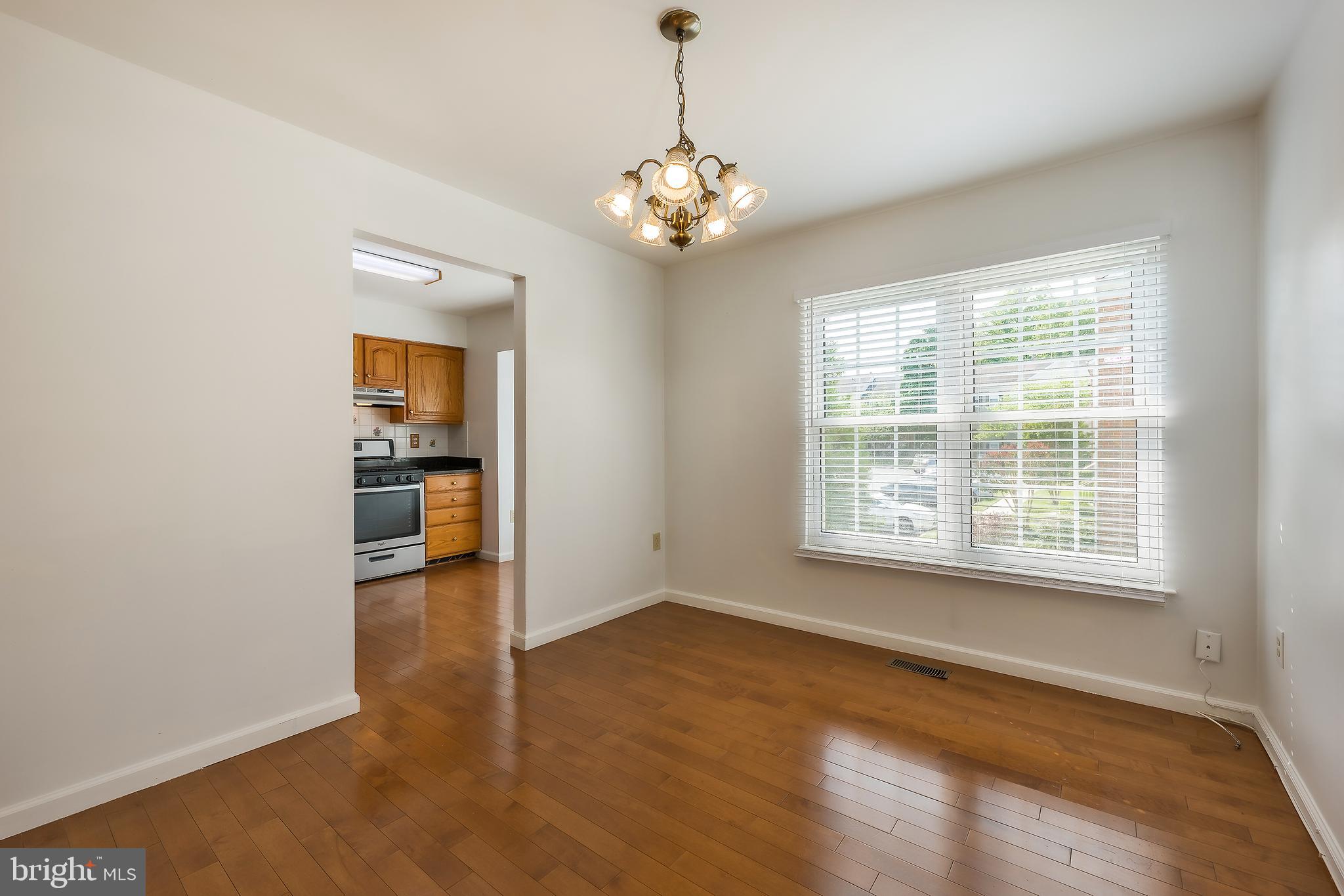 COLLEGE SQUARE - Residential Lease