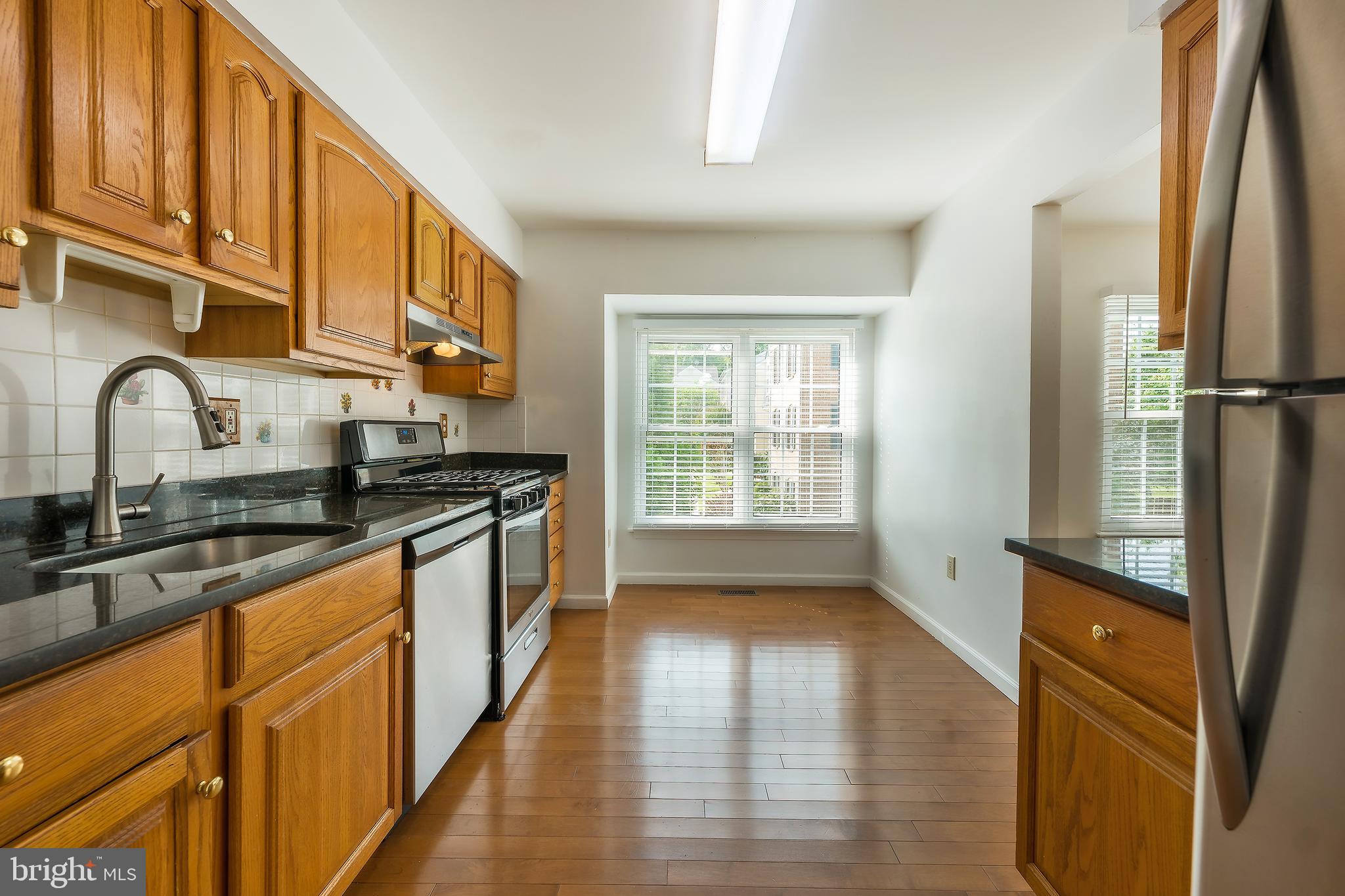 COLLEGE SQUARE - Residential Lease