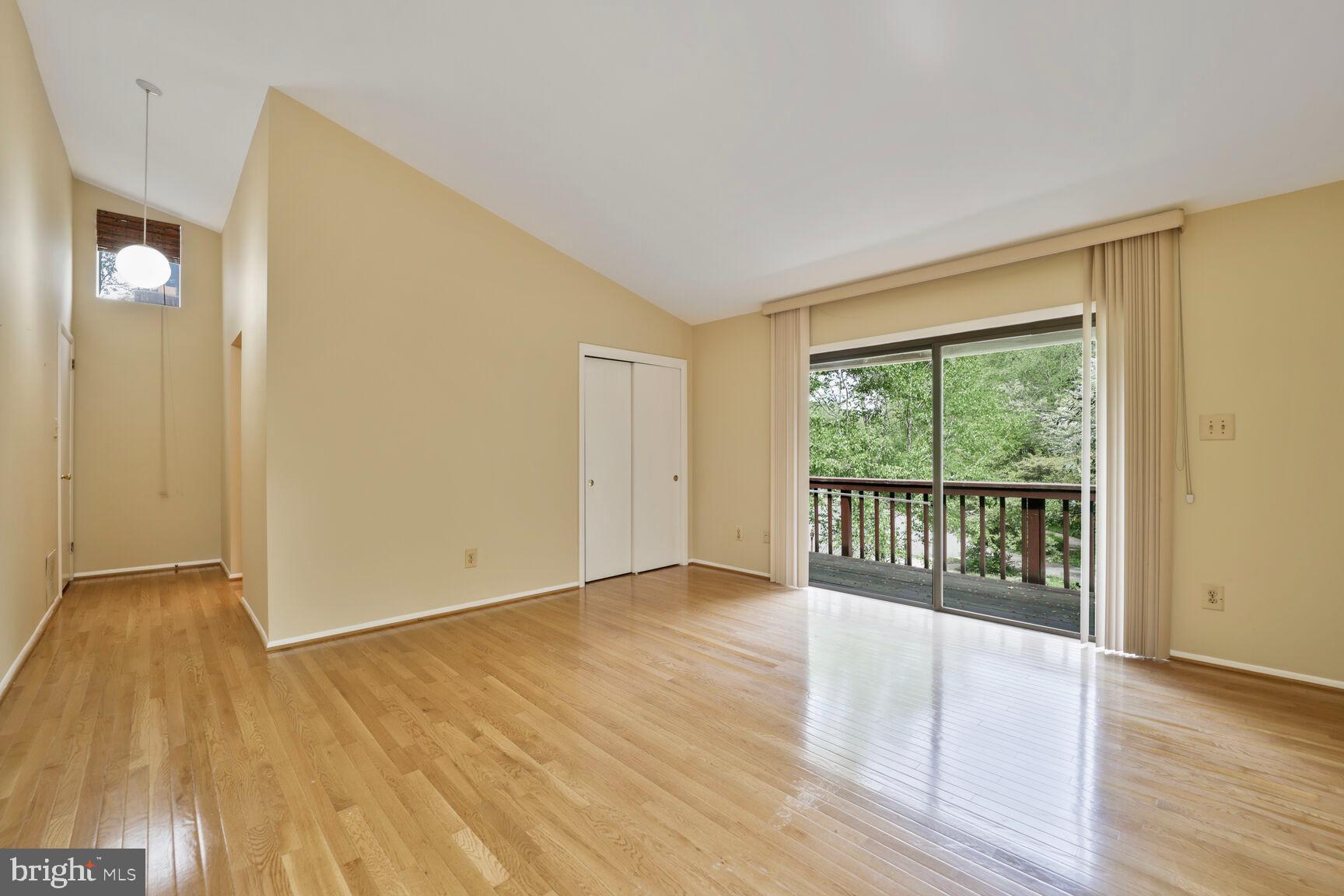 LAKE BARCROFT CLOISTERS - Residential