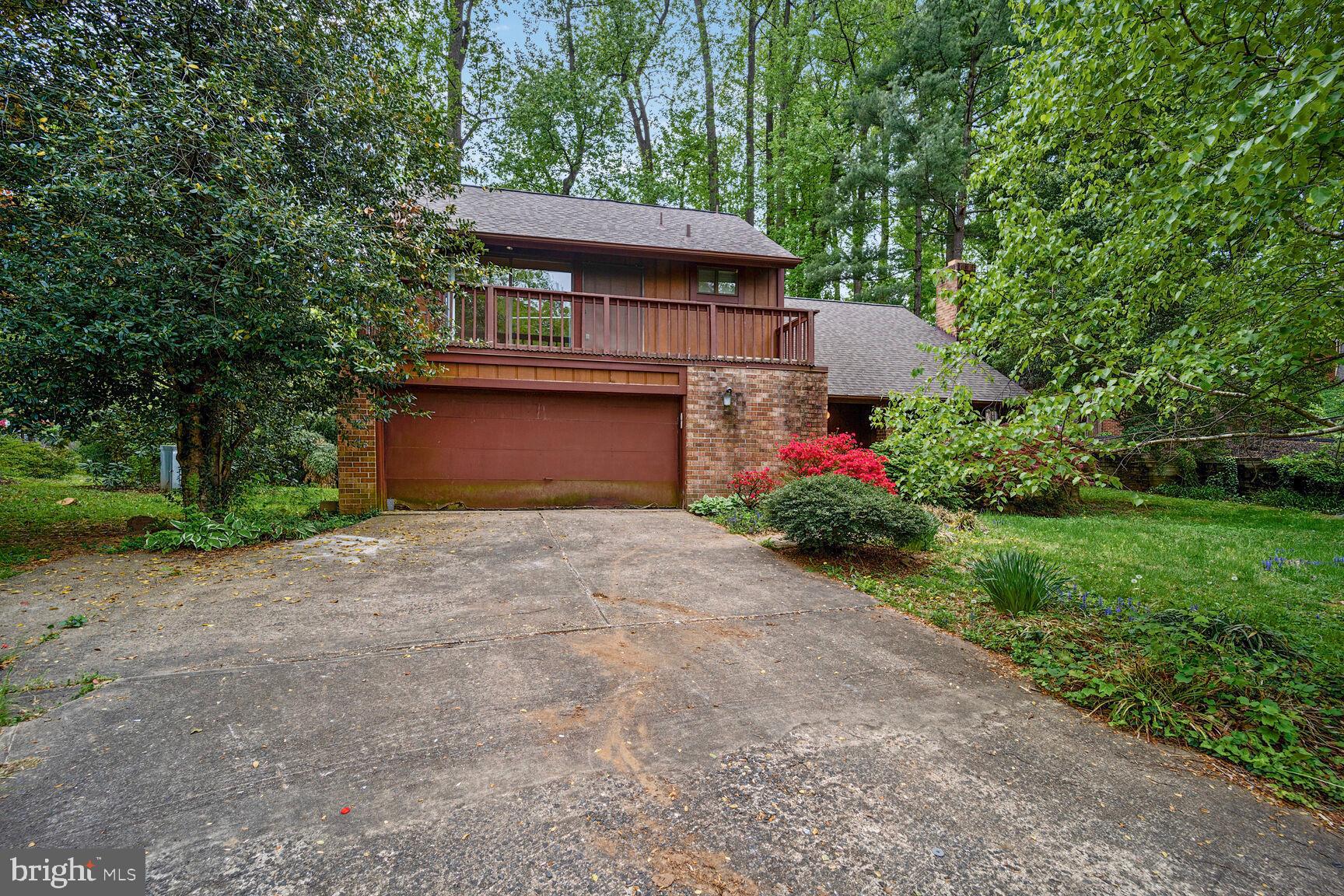 LAKE BARCROFT CLOISTERS - Residential