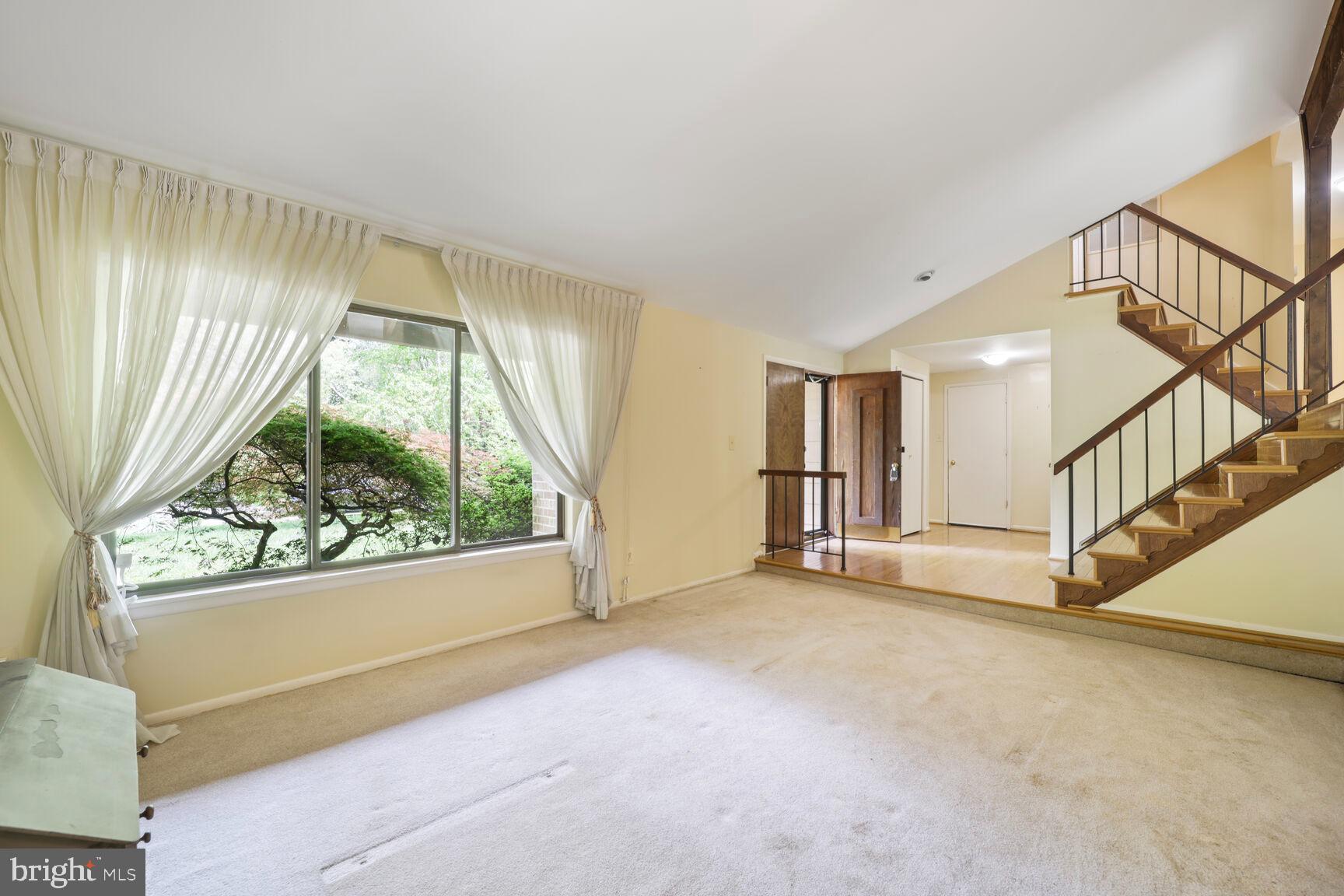 LAKE BARCROFT CLOISTERS - Residential