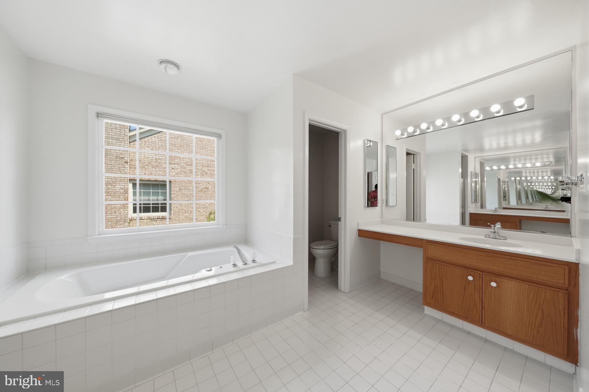 FOX HILLS - Residential