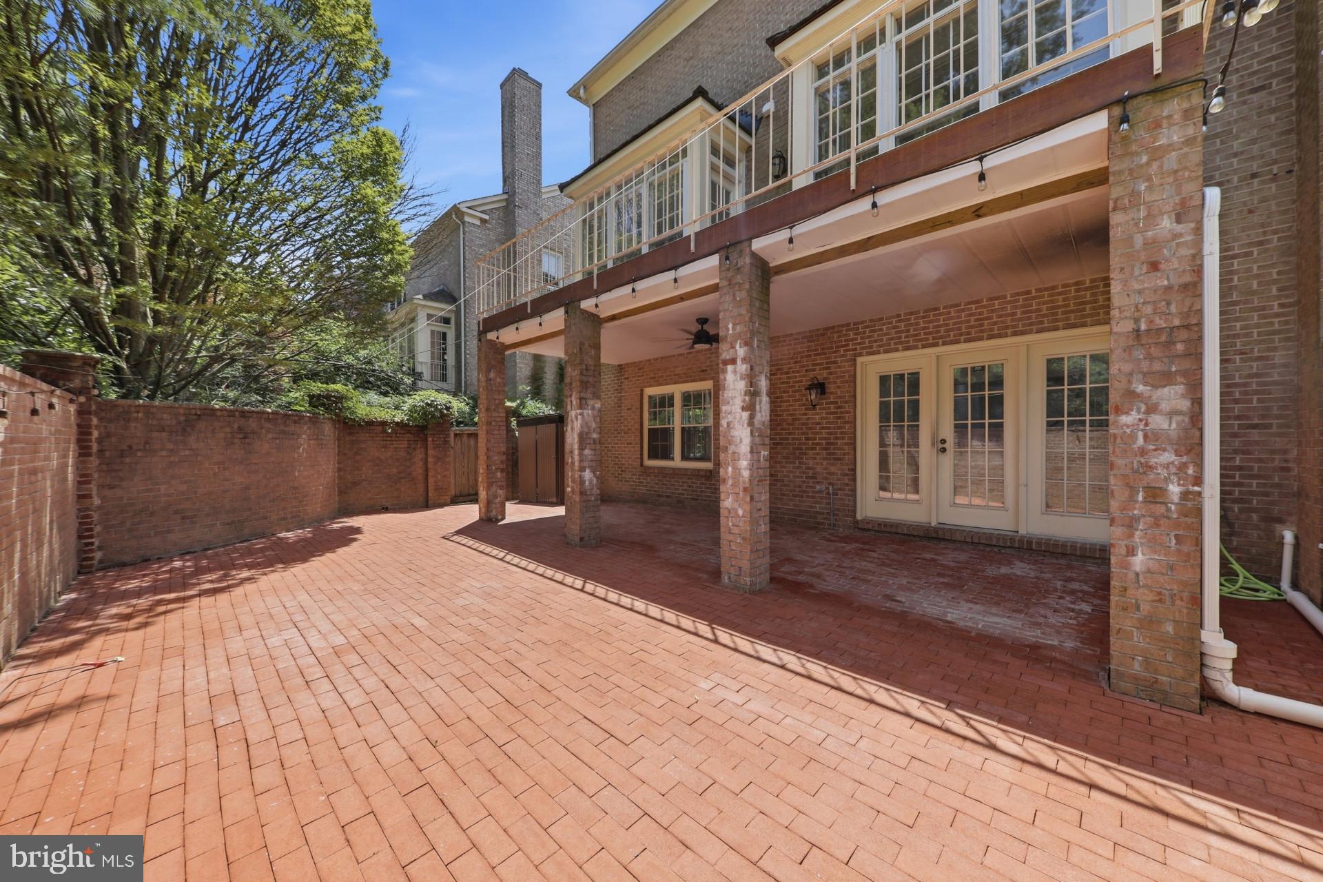 FOX HILLS - Residential