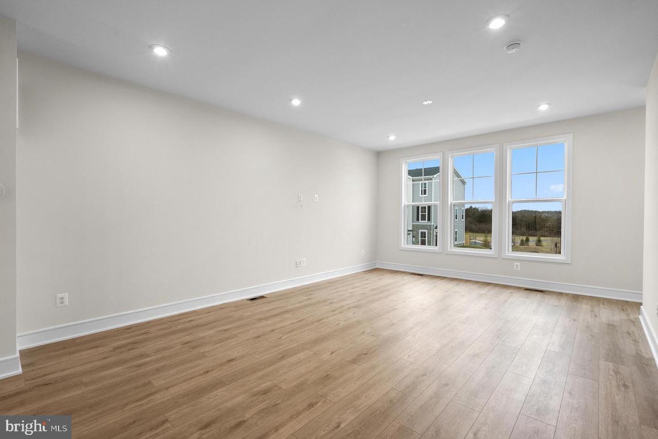 LAKE FREDERICK - Residential Lease