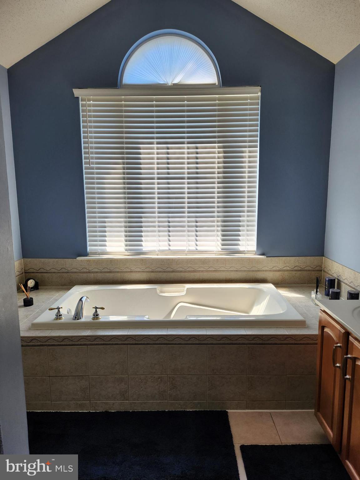 WHISPER CREEK - Residential