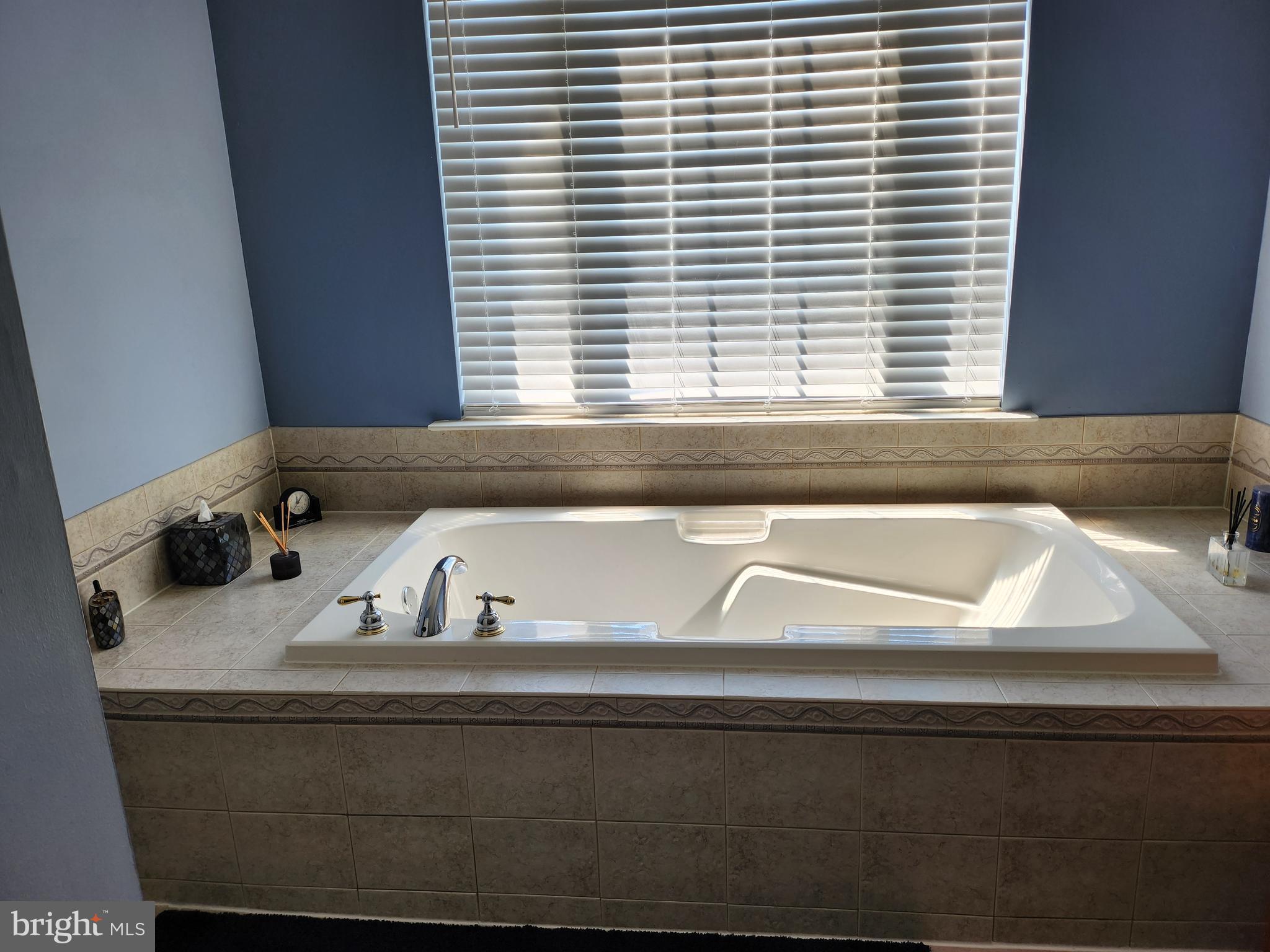 WHISPER CREEK - Residential