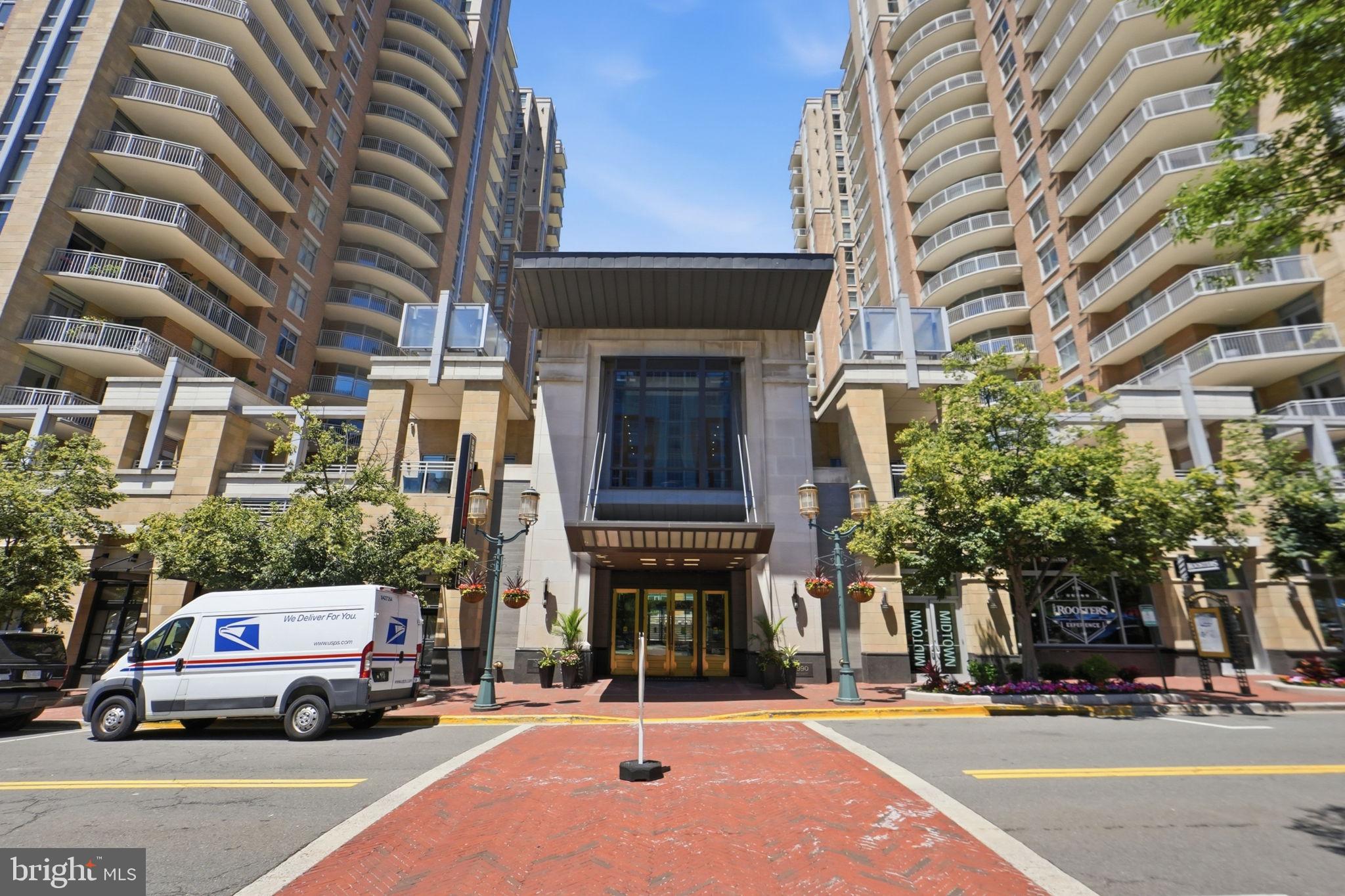 MIDTOWN AT RESTON TOWN CENTER - Residential