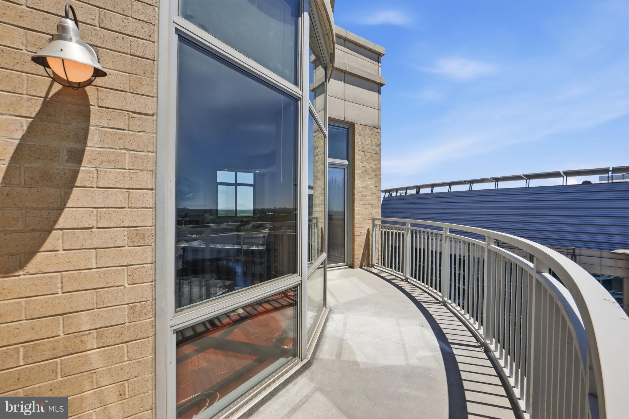 MIDTOWN AT RESTON TOWN CENTER - Residential