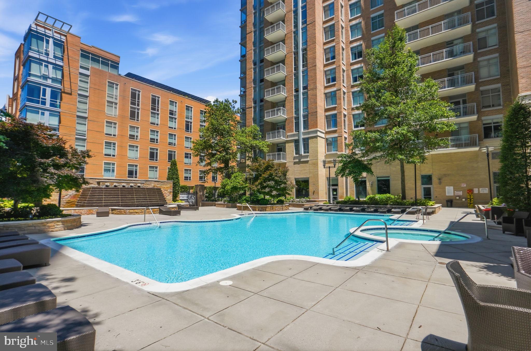 MIDTOWN AT RESTON TOWN CENTER - Residential