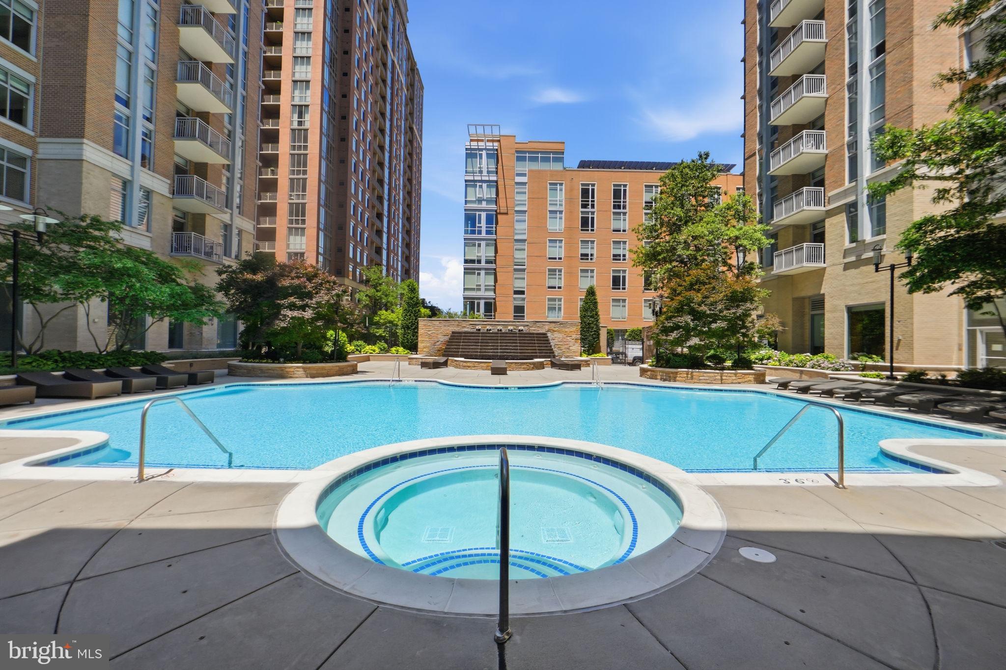 MIDTOWN AT RESTON TOWN CENTER - Residential