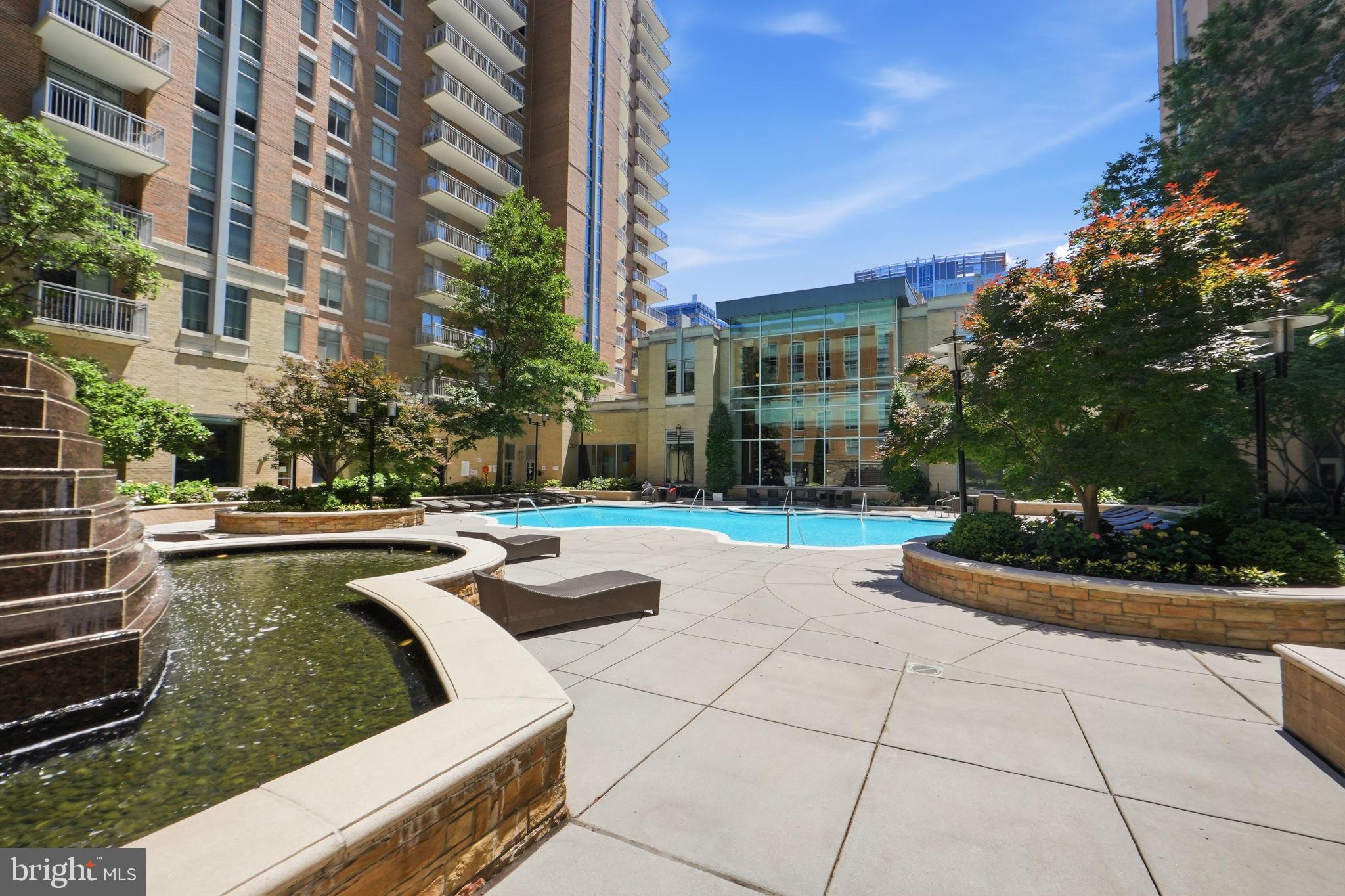 MIDTOWN AT RESTON TOWN CENTER - Residential