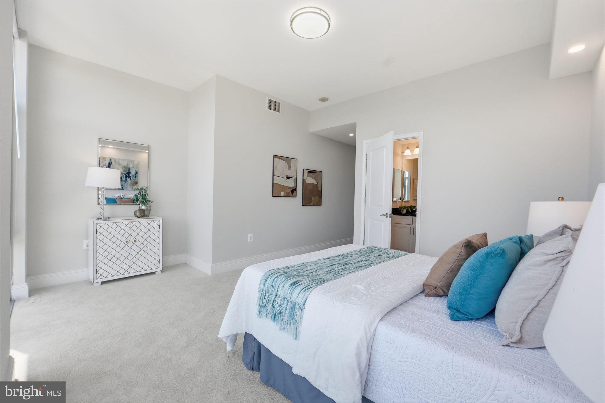 MIDTOWN AT RESTON TOWN CENTER - Residential