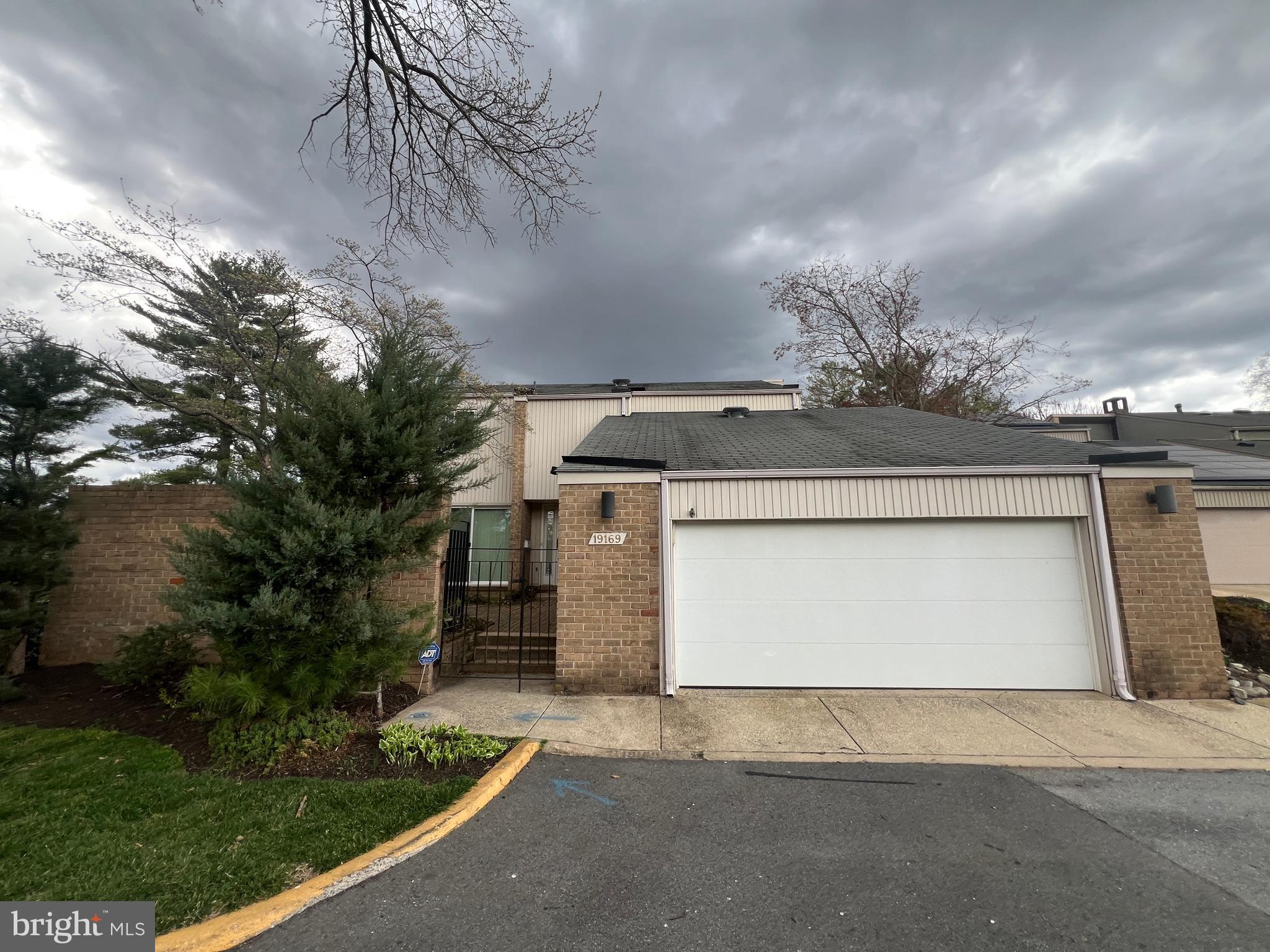 COURTS OF WHETSTONE - Residential