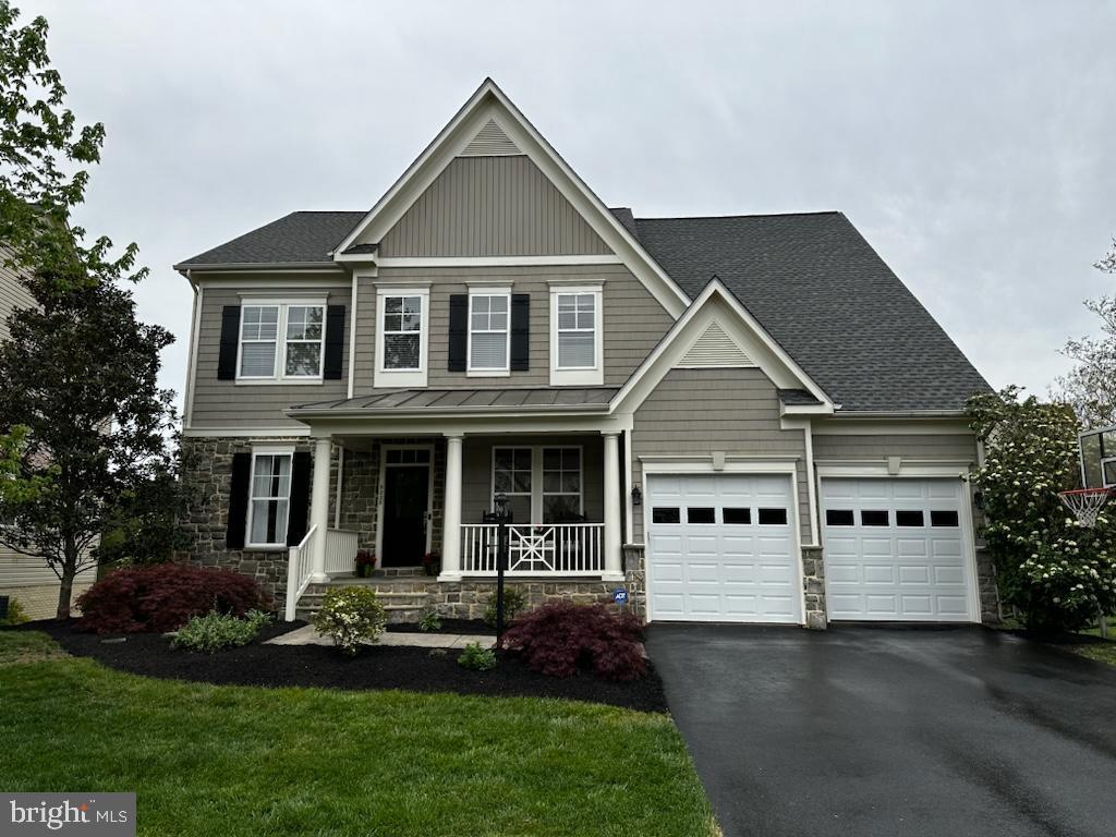 Welcome to your dream home at 9228 Falling Water Drive in the sought-after neighborhood of Pembrooke/Victory Lakes! This stunning 6-bedroom, 4.5-bathroom single-family home offers the perfect blend of spaciousness, style, and convenience. Located in a highly desirable neighborhood, this home offers easy access to parks, schools, shopping, dining, and major commuter routes. Don't miss your chance to make this exceptional property your own!