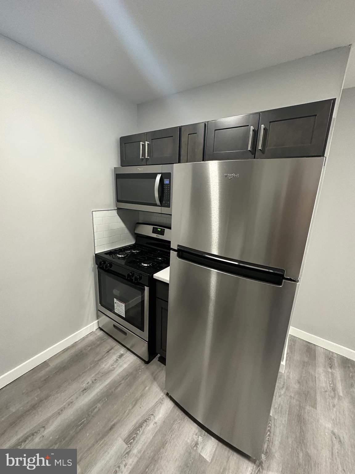 Ask About Our Move In Specials!

Large one-bedroom apartment! Completely renovated must-see... New energy-efficient windows provide great window light! In unit washer/Dryer combo unit. 

Owner pays water Tenant responsible for Gas and Electricity

The income requirement is 2.5x Monthly Rent  
$1,195 x 2.5 = $2,988 (Net Monthly Income Requirement)