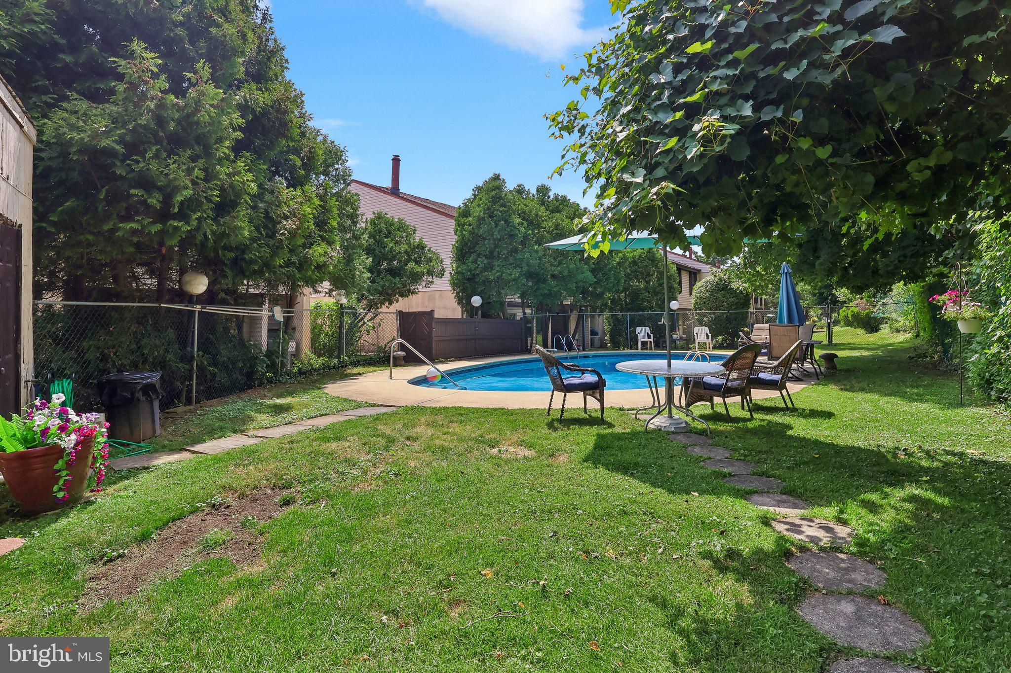 HUNTERS RUN - Residential