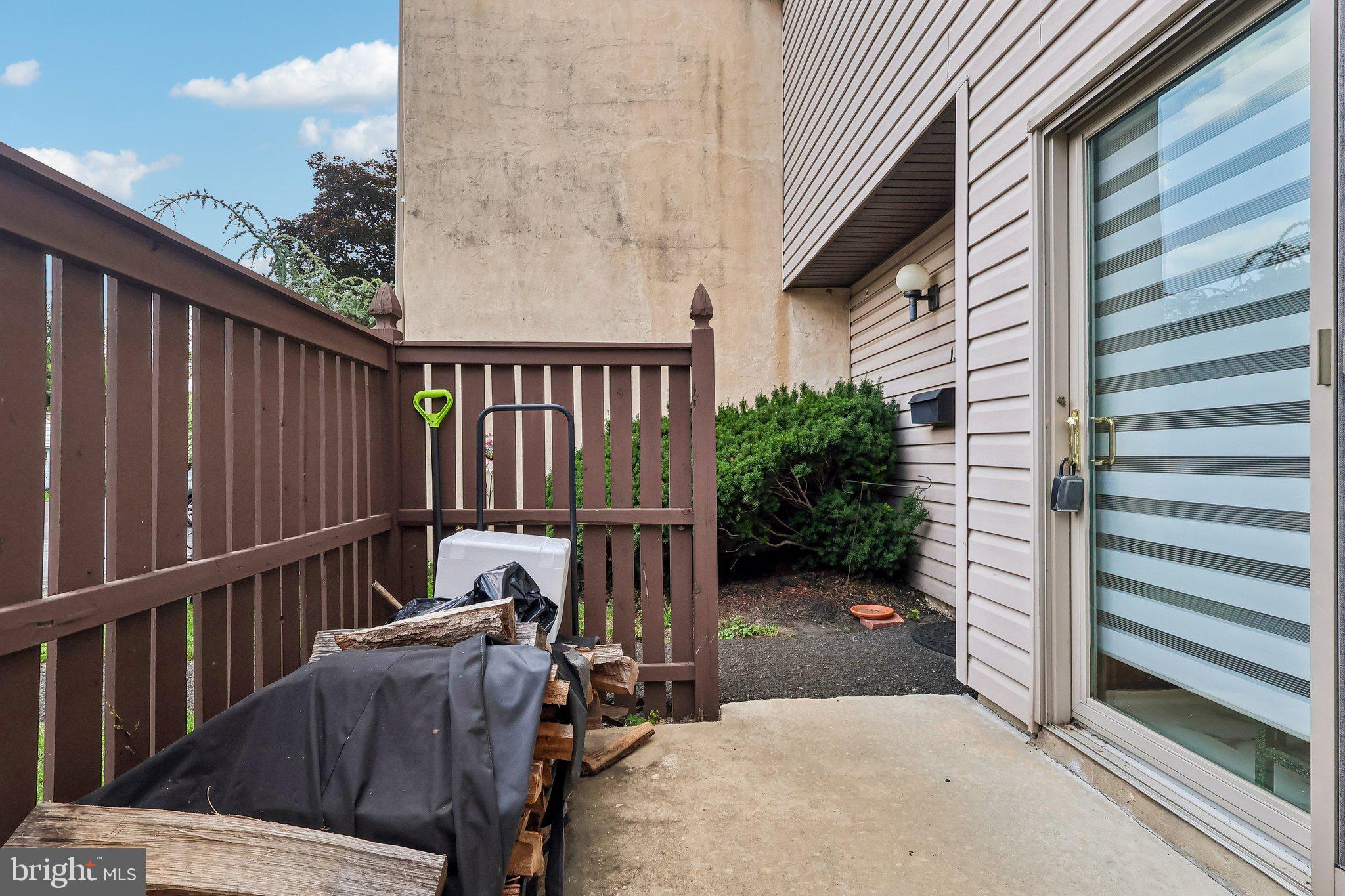 HUNTERS RUN - Residential