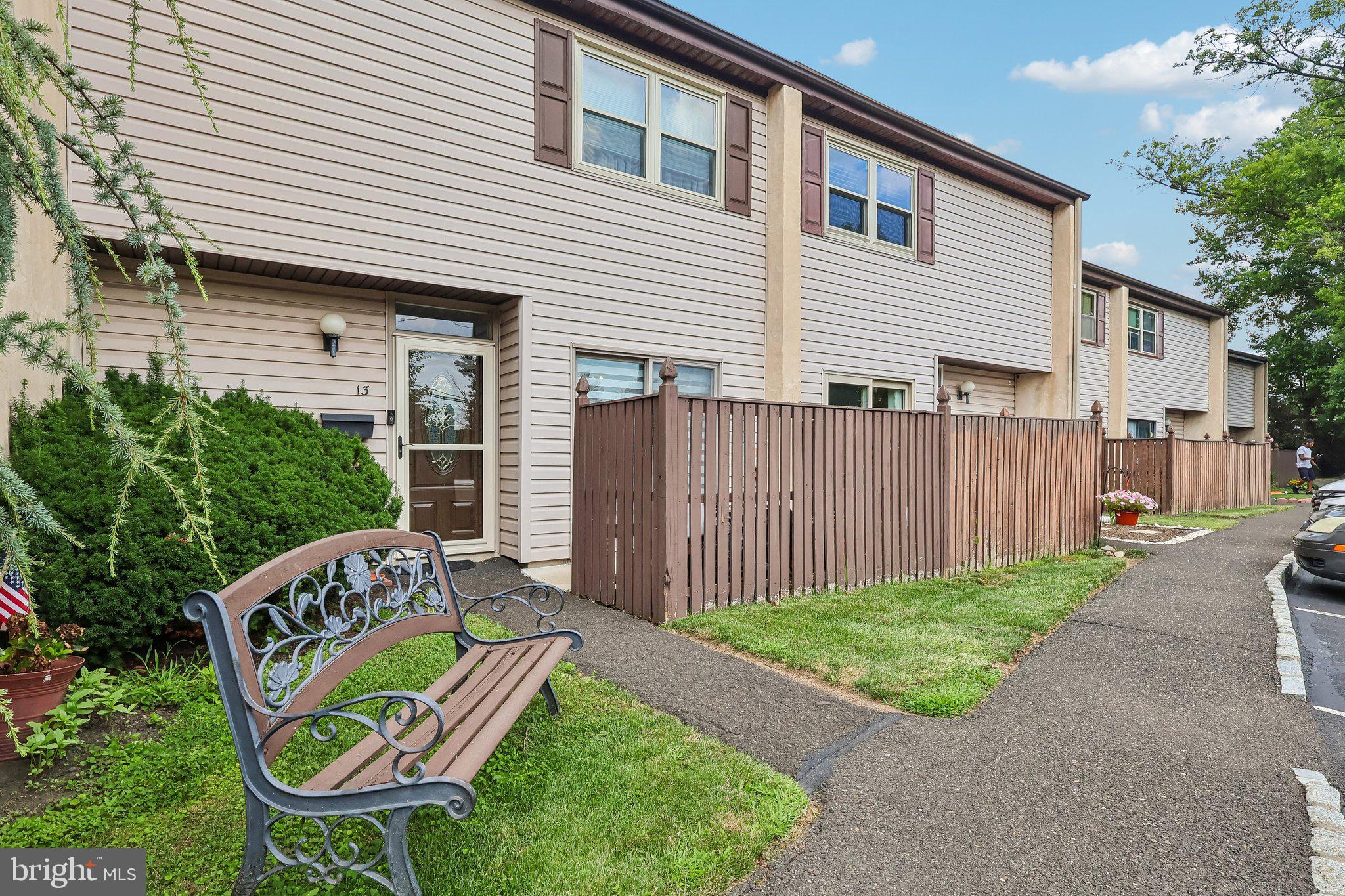 HUNTERS RUN - Residential