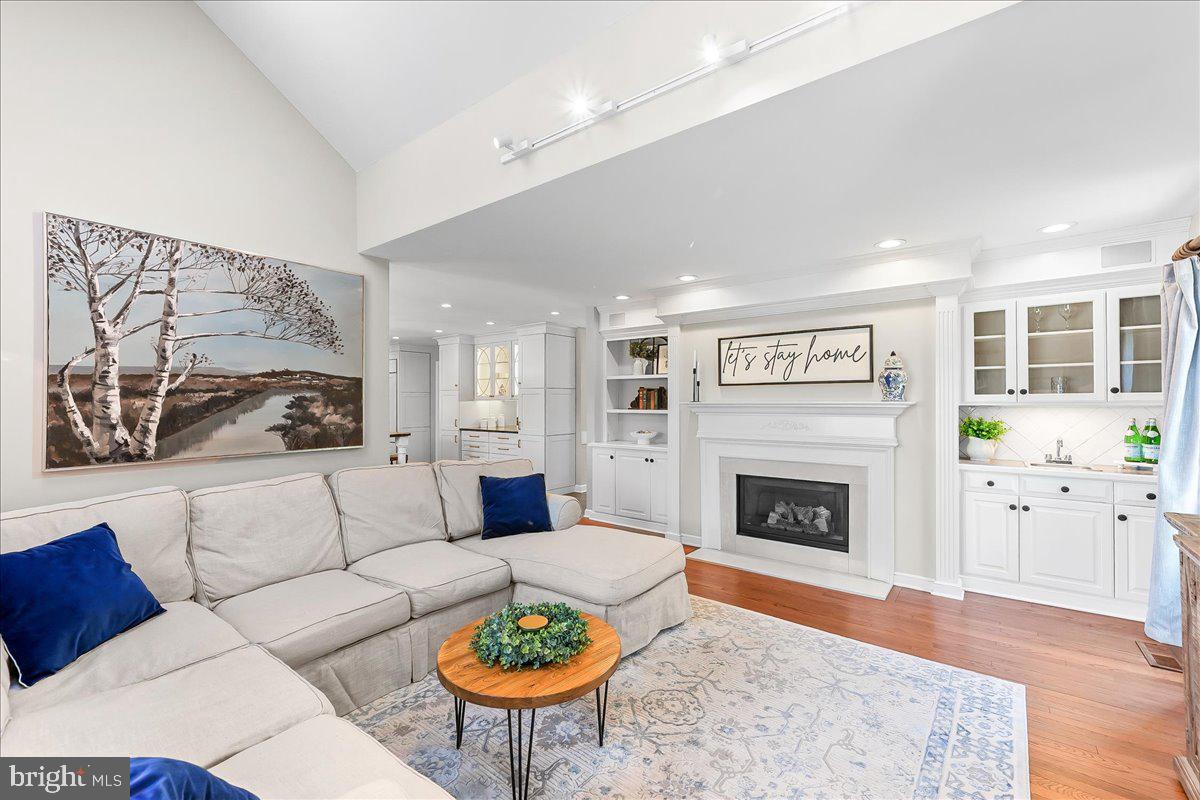 SUNWOOD FARM - Residential