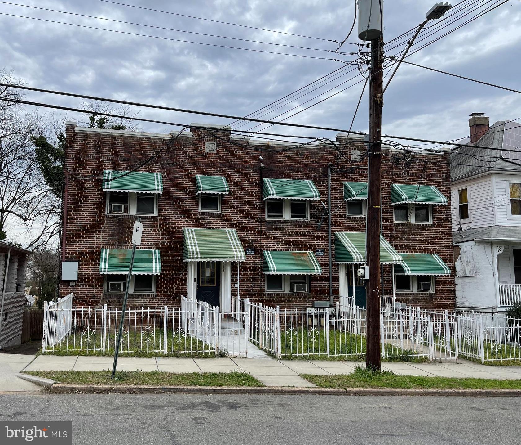 Value-add opportunity in Woodridge. 2513 22nd St NE (2 units) and 2515 22nd St NE (4 units) are being sold together for a total price of $800,000.

All 6 units across both buildings are configured as one bedroom + den / one bath apartments but it is possible to add bedrooms in all units. The buildings have large unfinished basements that can be converted into living space. There are currently 2 vacant unit, the other 4  are occupied. In-place rents range between $1,000/month and $1,384/month. 

Units are in good condition but dated. Electric and gas are separately metered. The lot is large and deep, measuring 7,500 SF. Zoning for both parcels is R-1B. Contact us today with any questions!