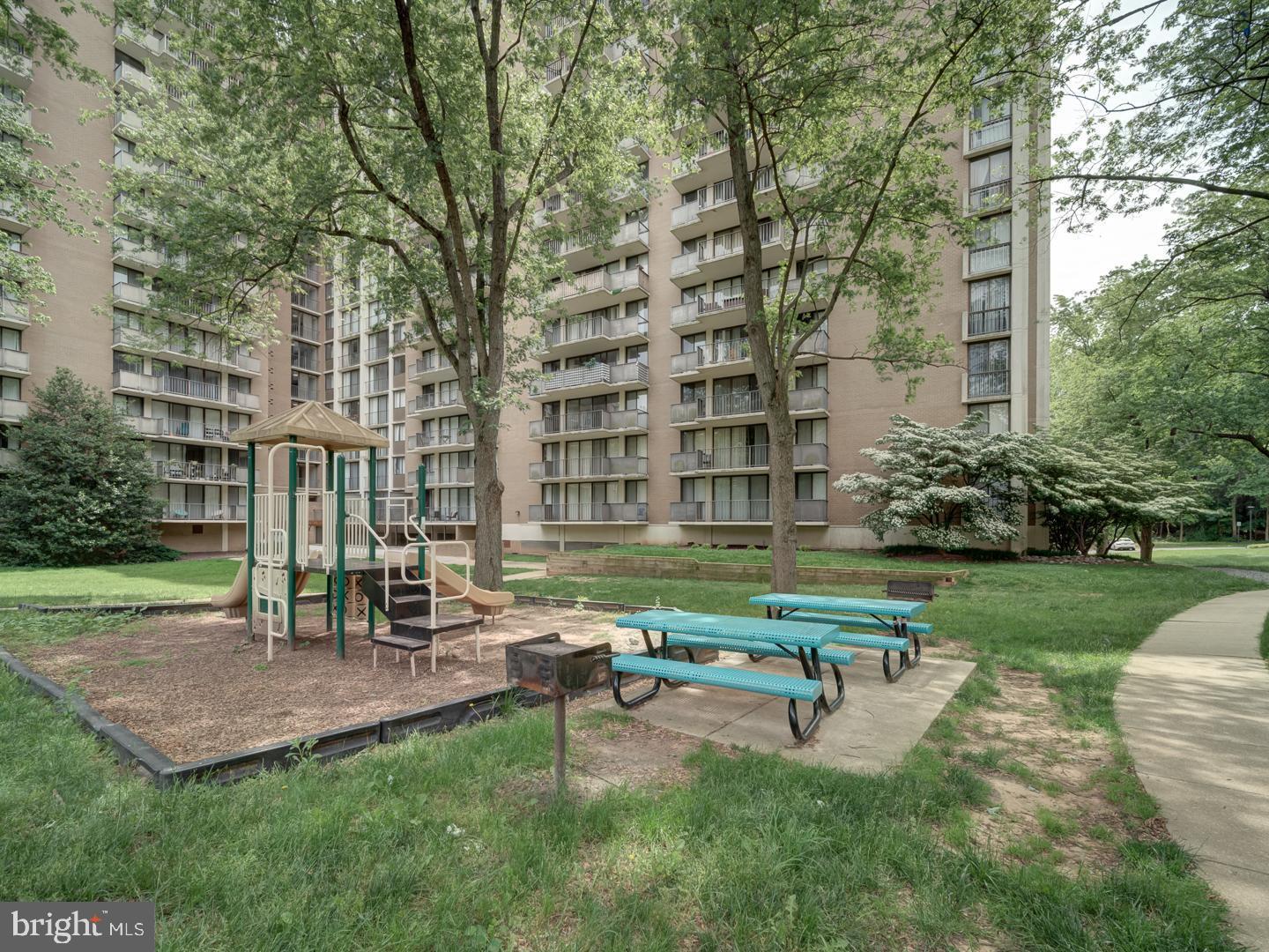 TOWERS IN WESTCHESTER PARK - Residential