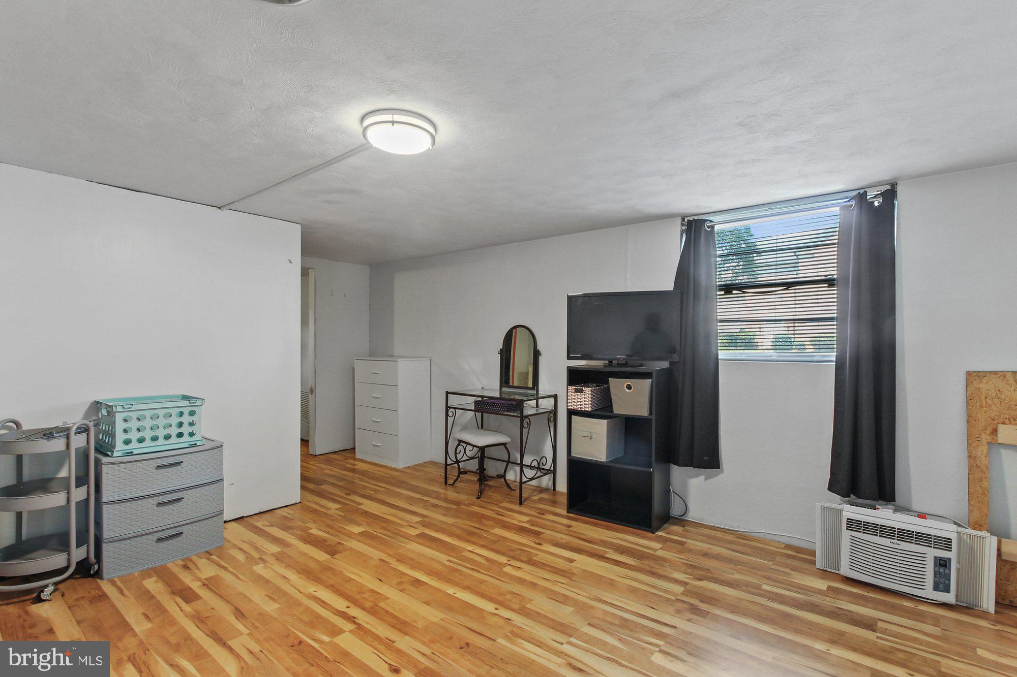 NORTH YORK BORO - Residential