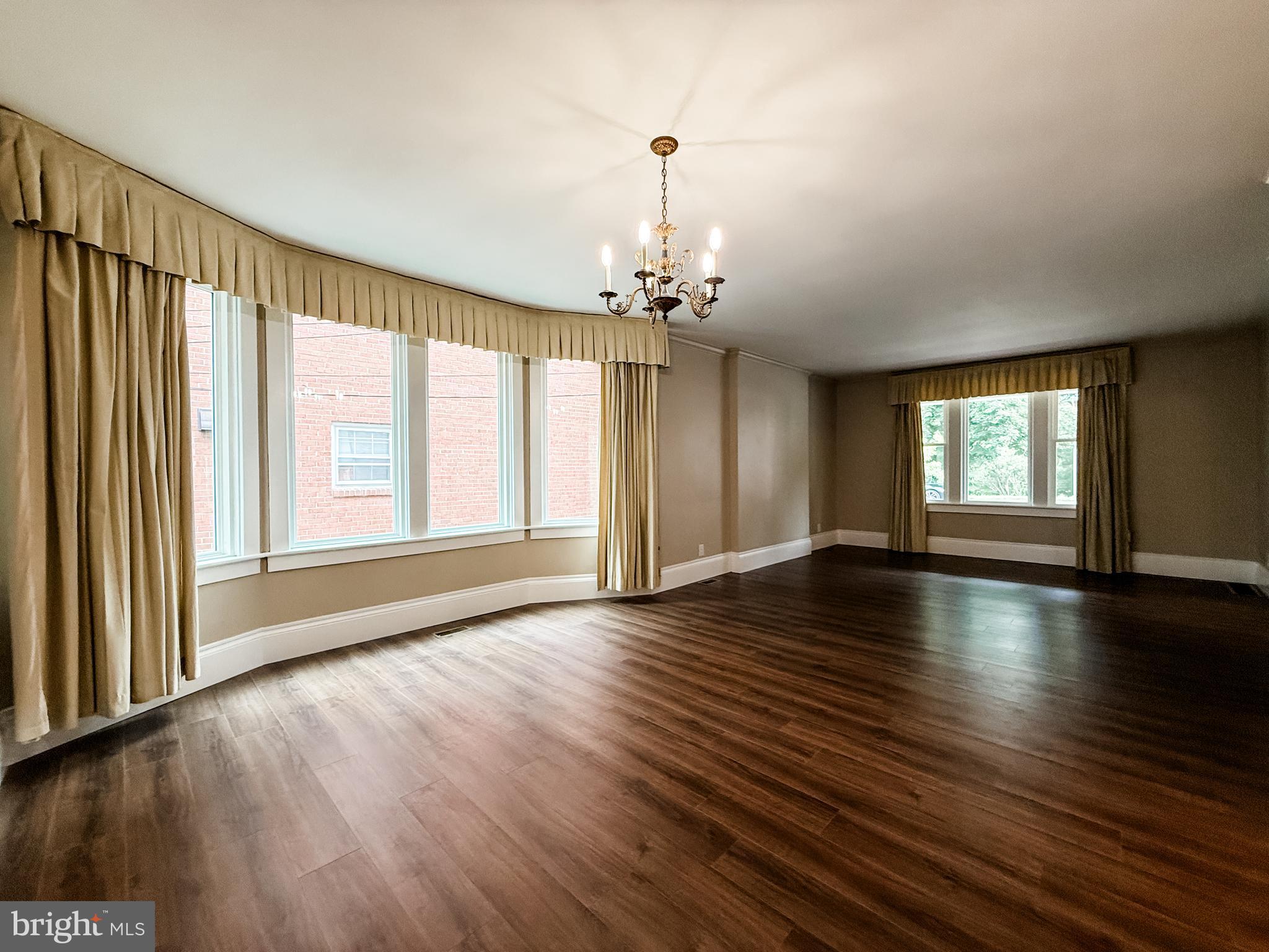 WEST SIDE - Residential